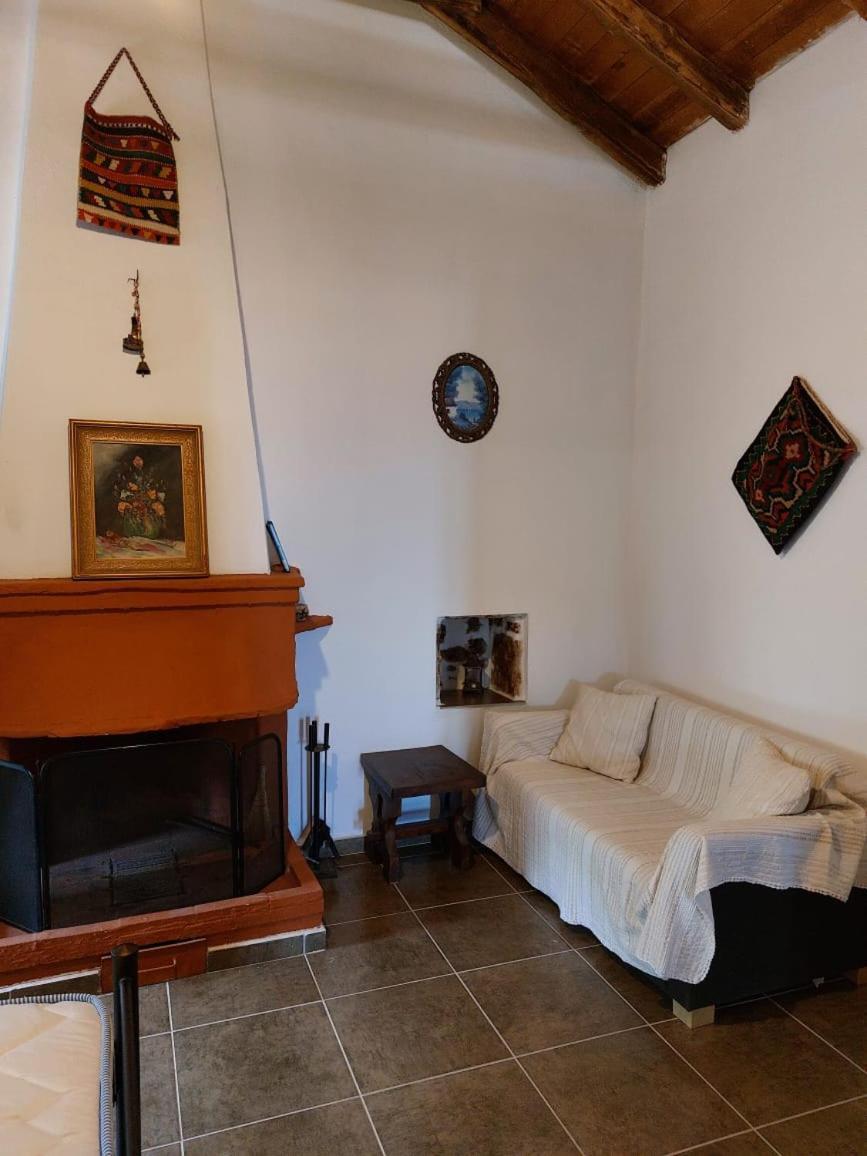 Apartment Politeika Traditional House Tiros