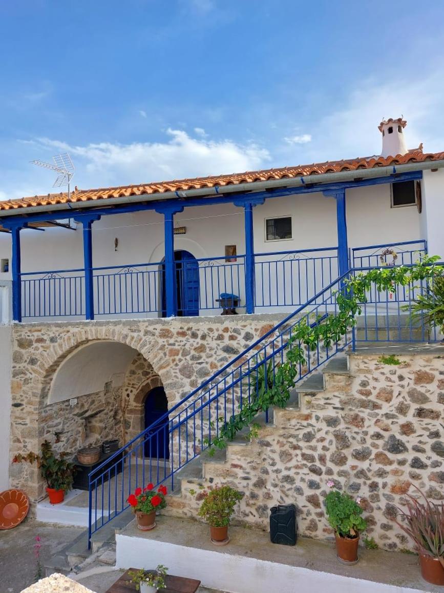 Politeika Traditional House Tiros