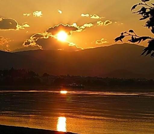 πέτρινο στη θάλασσα Nafpaktos