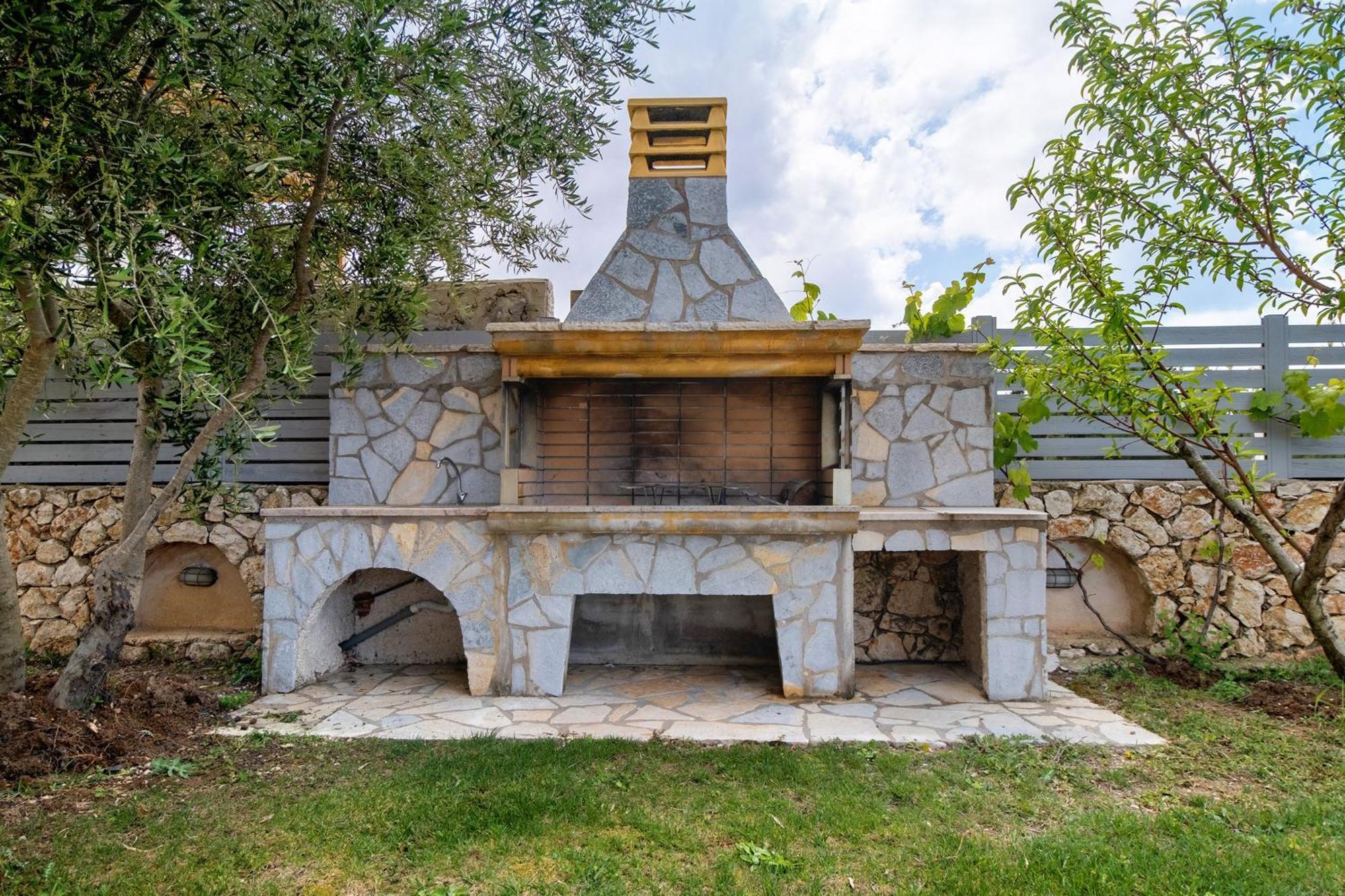 Villa Angela Tsoukaladhes