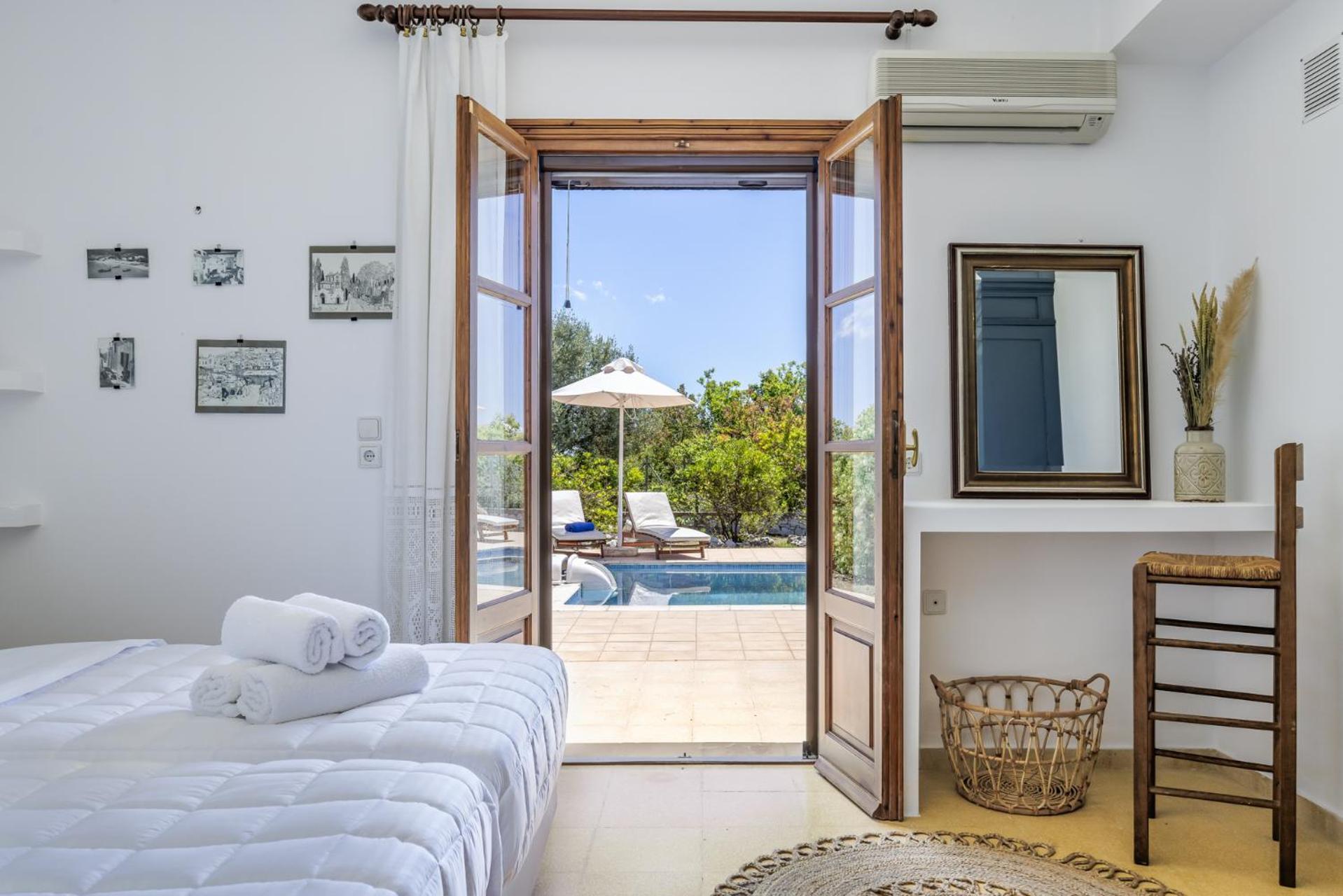 Siraino - Ktima Skopelos Town