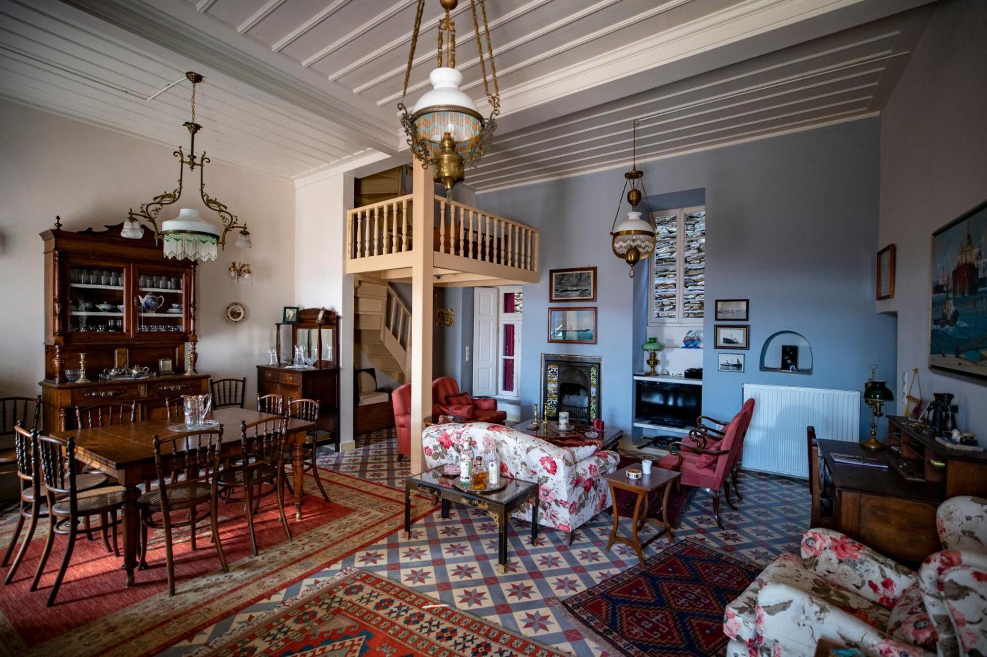 L G K Mansion Est.1920 Andros Town