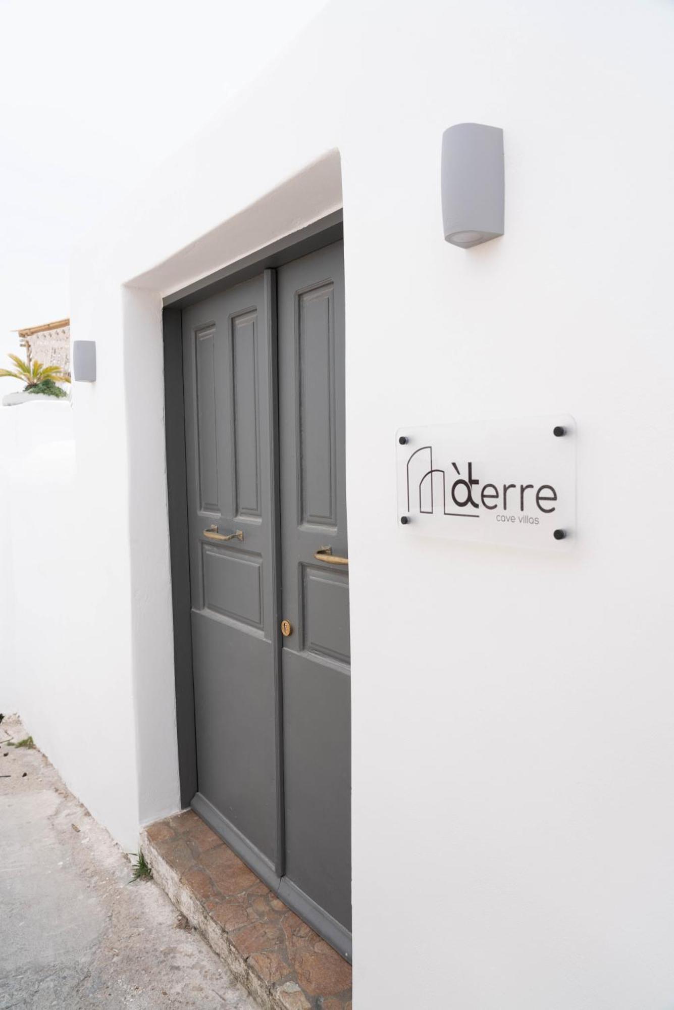 The Wine Cellar House By A Terre Cave Fira (Santorini)