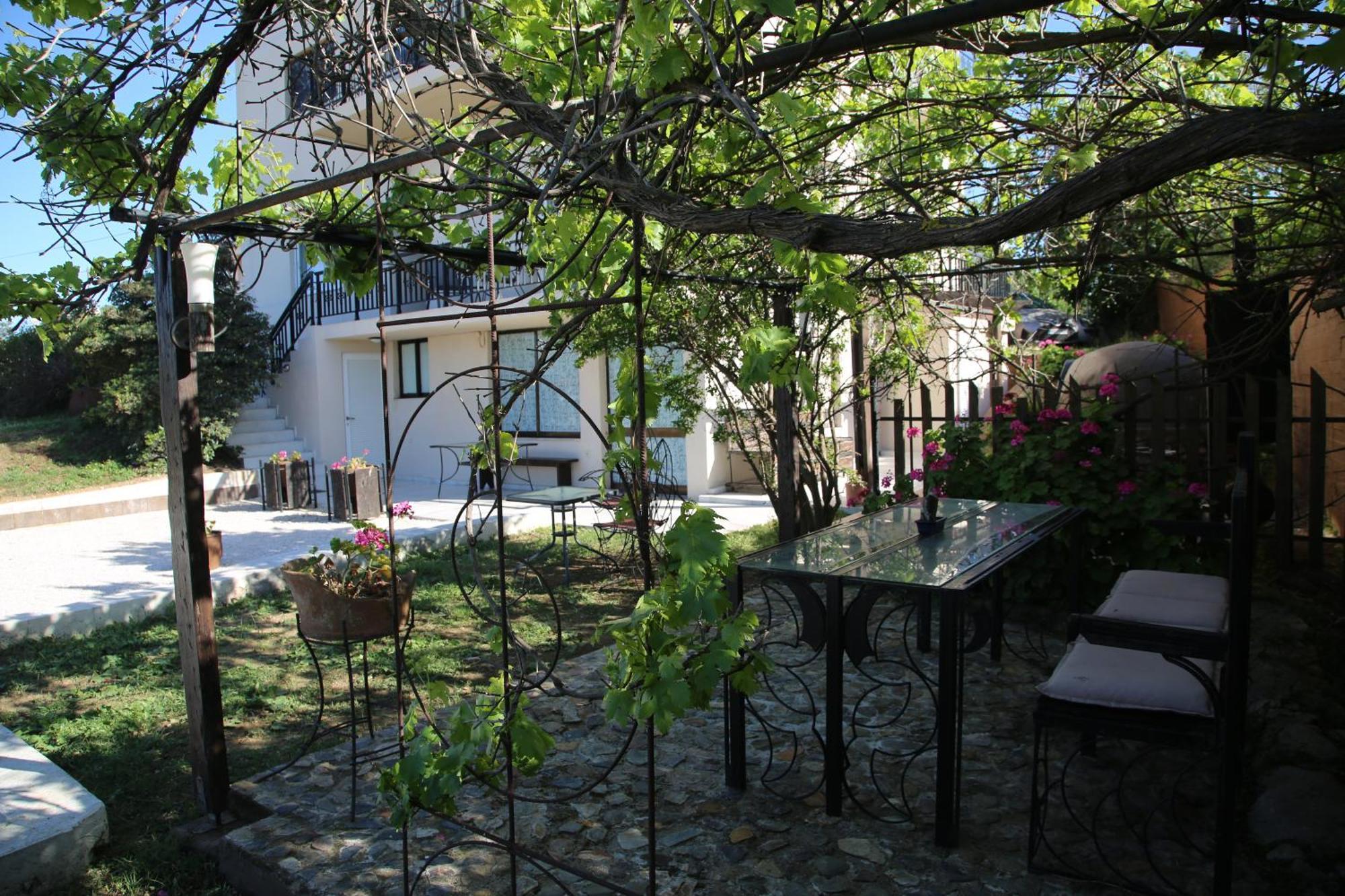 Apartment Manos