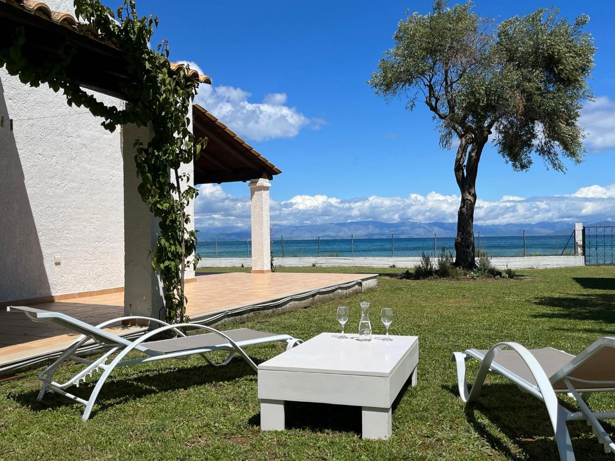 Beachfront With Garden - Valentine Corfu