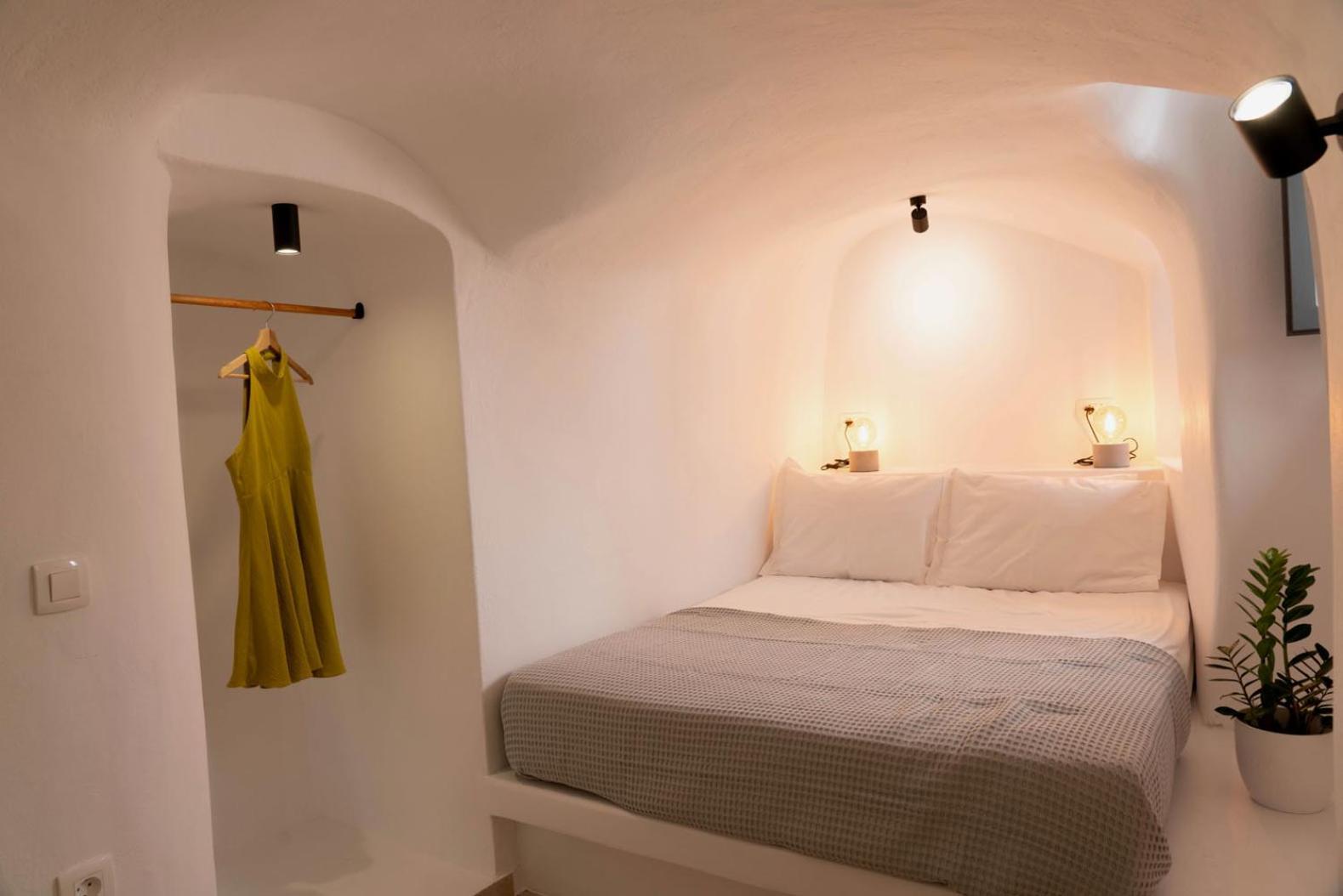 The Wine Cellar House By A Terre Cave Fira (Santorini)