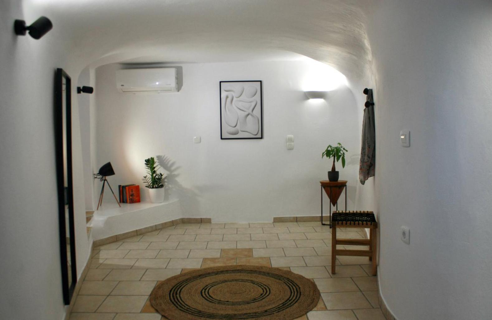 Villa The Wine Cellar House By A Terre Cave Fira (Santorini)