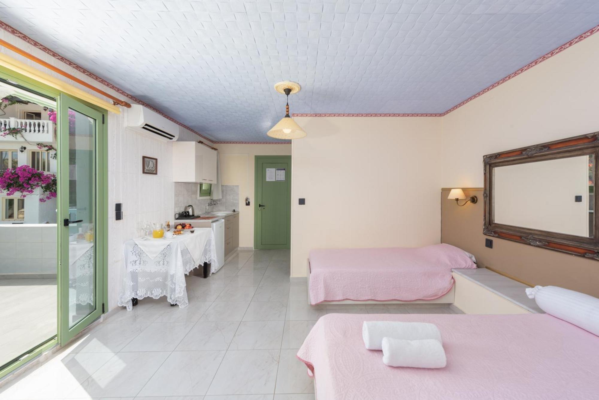 Junior For Up To 10 Vacationers Full View Hersonissos (Crete)