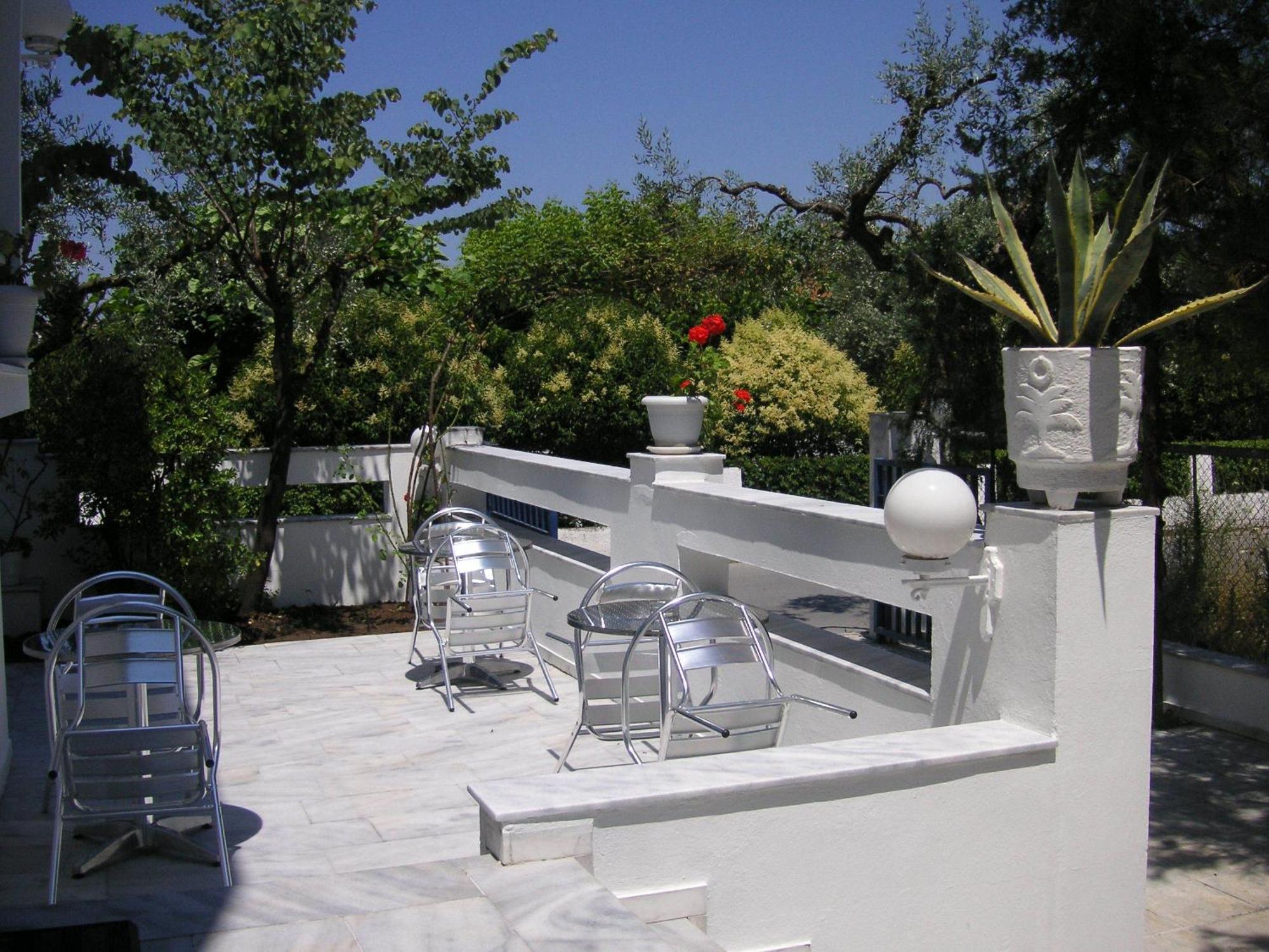 Danae Hotel 2*