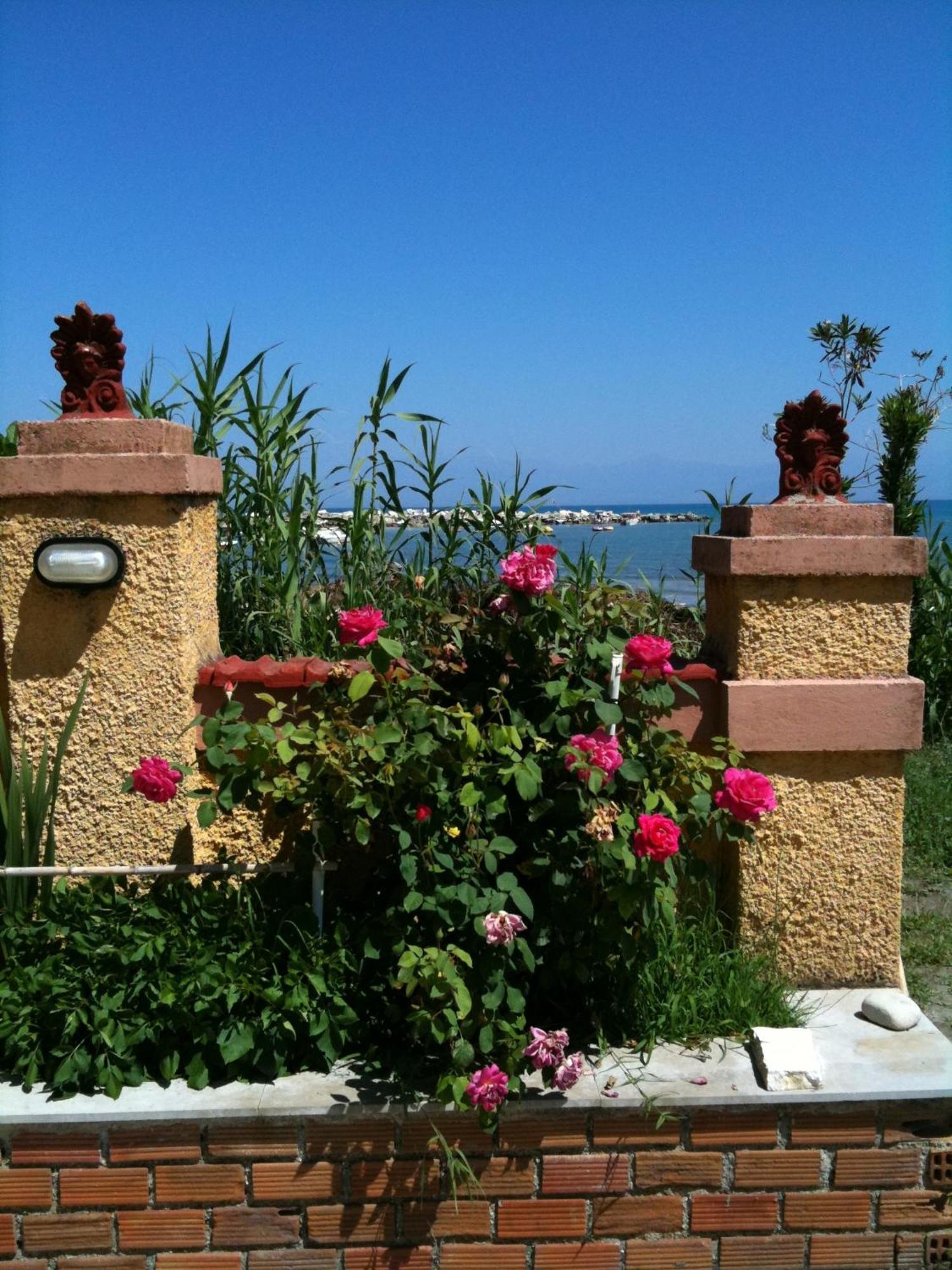 Makris Aparthotel *