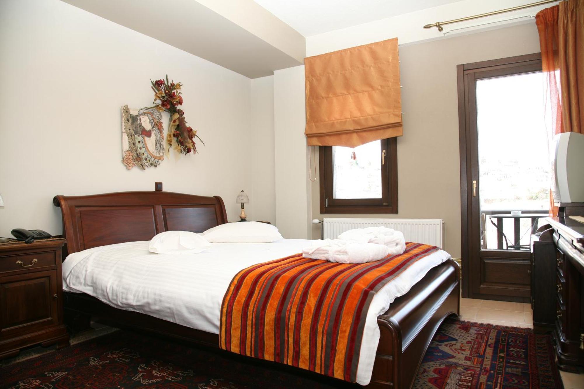 Pandion Luxury Boutique Hotel & Suites With Spa *