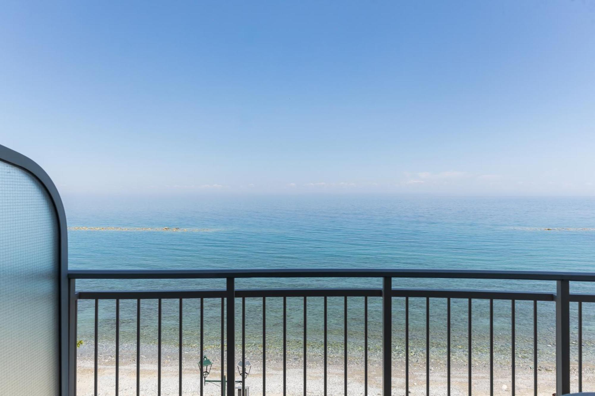 Zefyros Sea View 3*