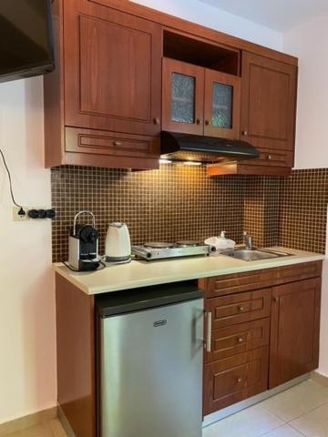Dionyssos Village Aparthotel