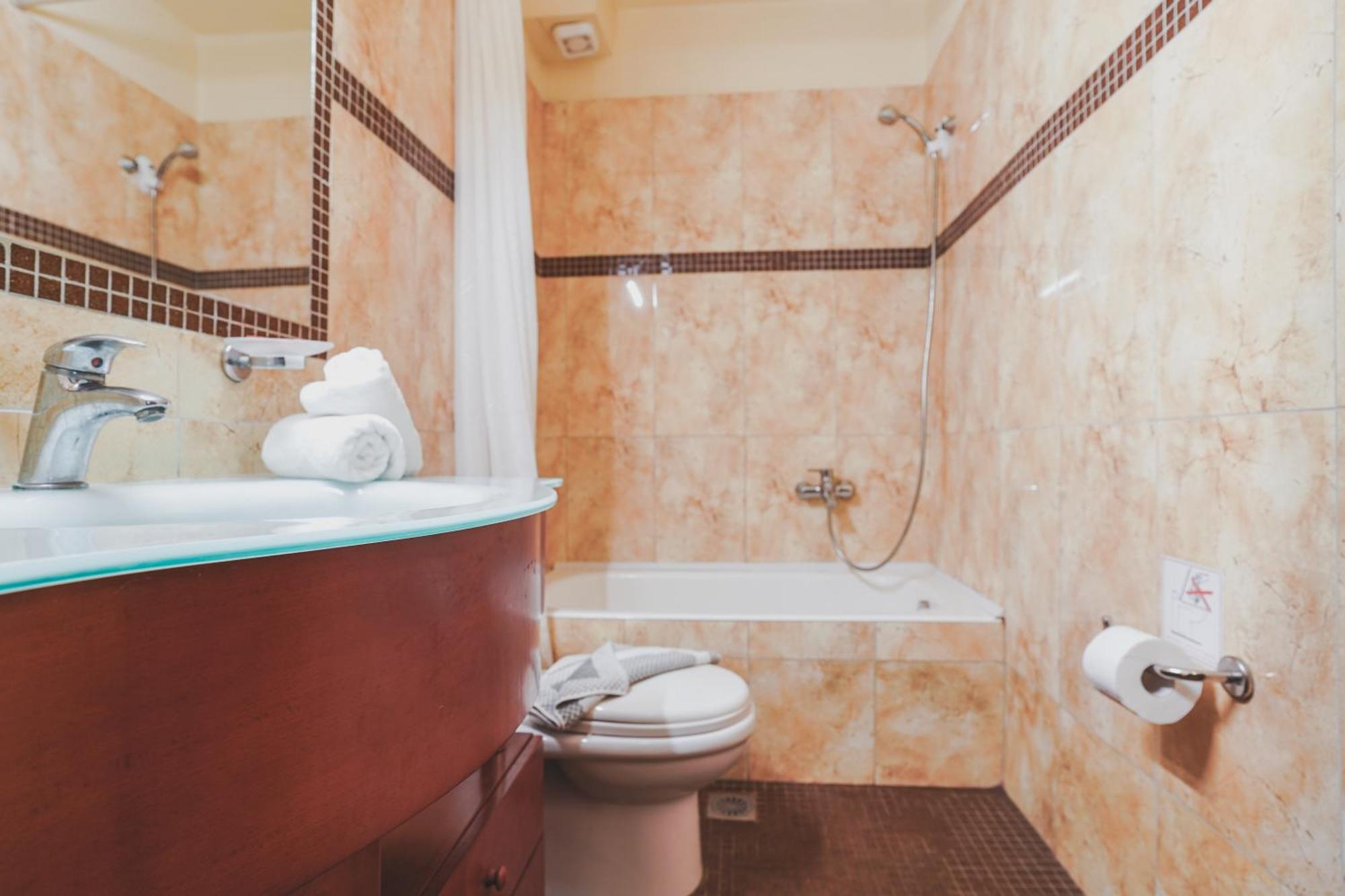 Aparthotel Dionyssos Village *