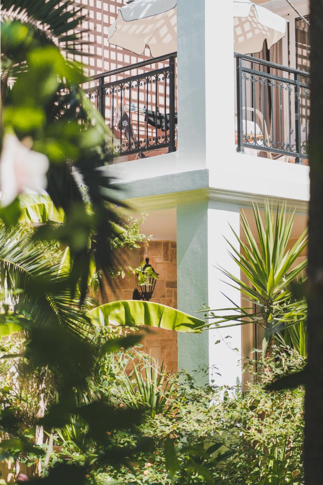 Dionyssos Village Aparthotel *