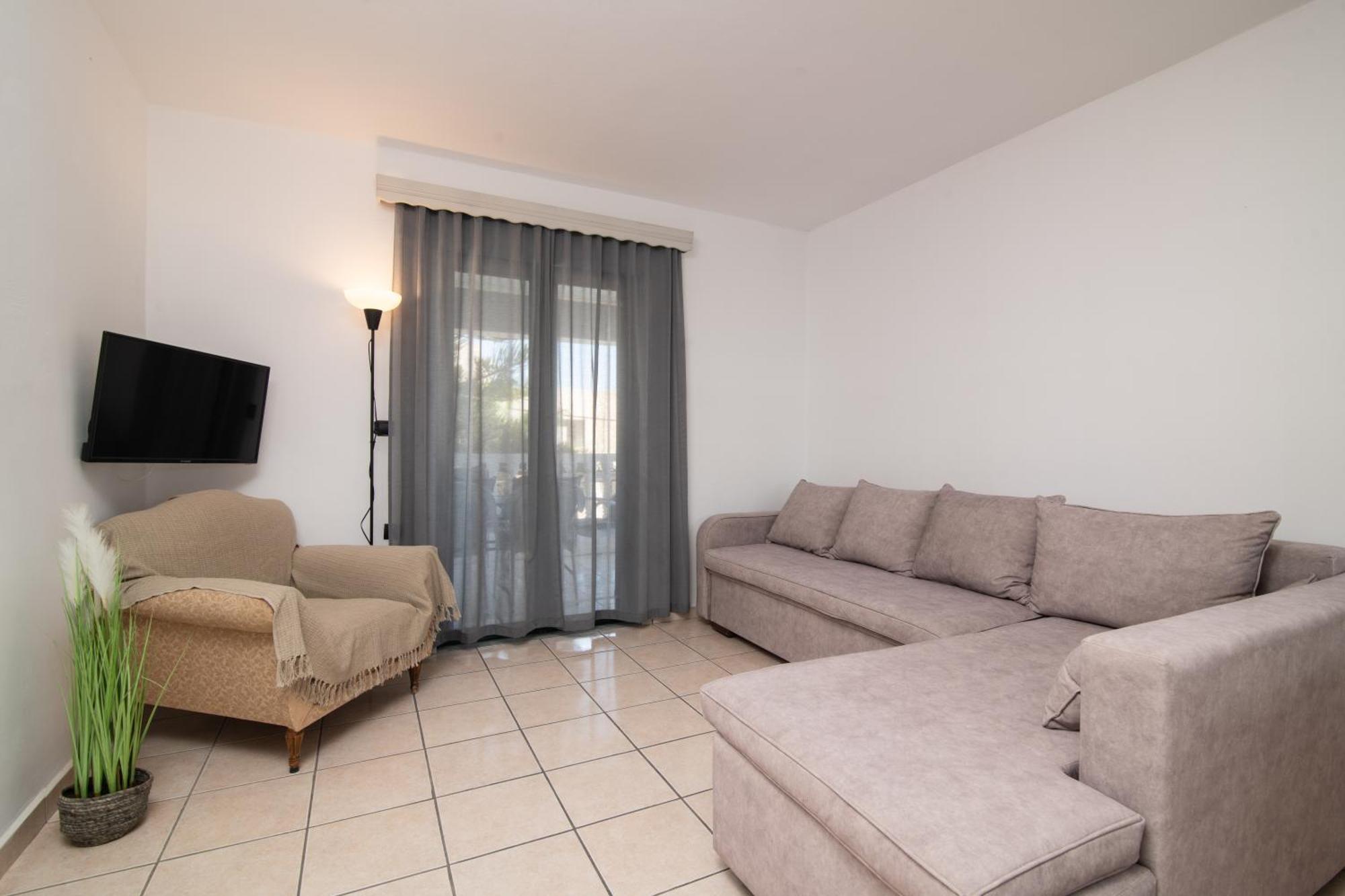Amarylis Beachfront Studios
