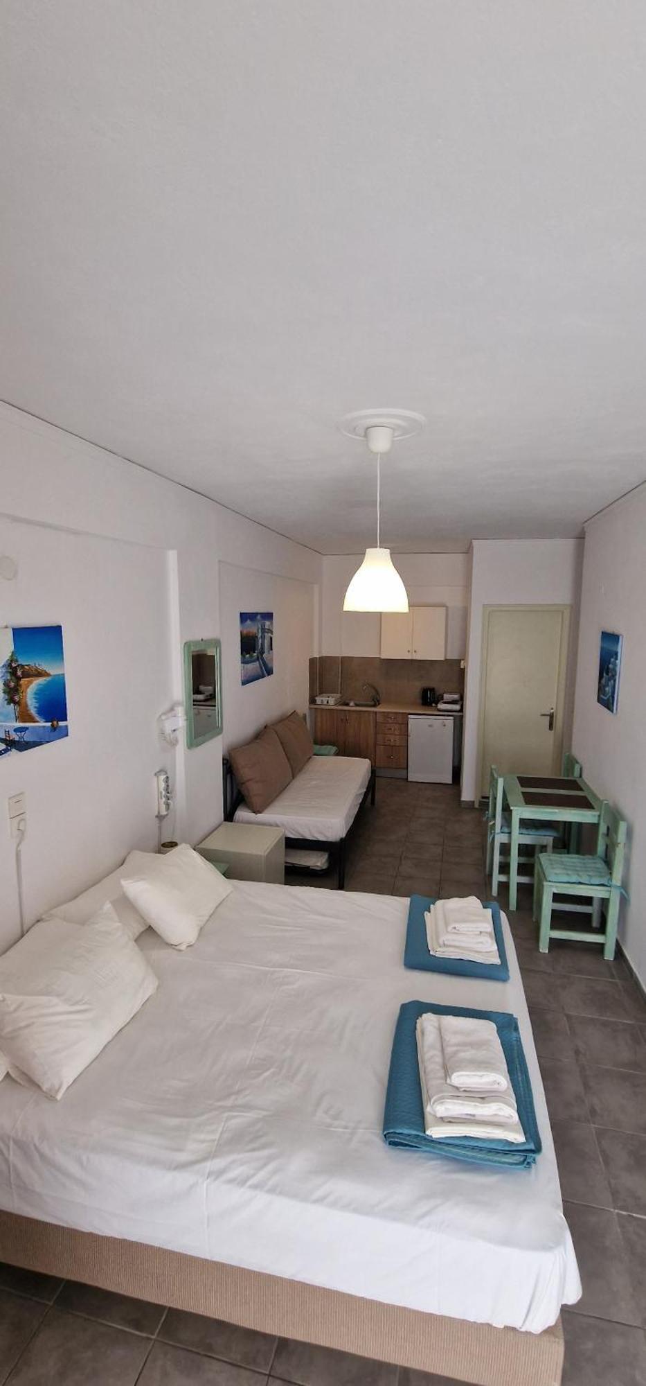 Annoula And Apartment *