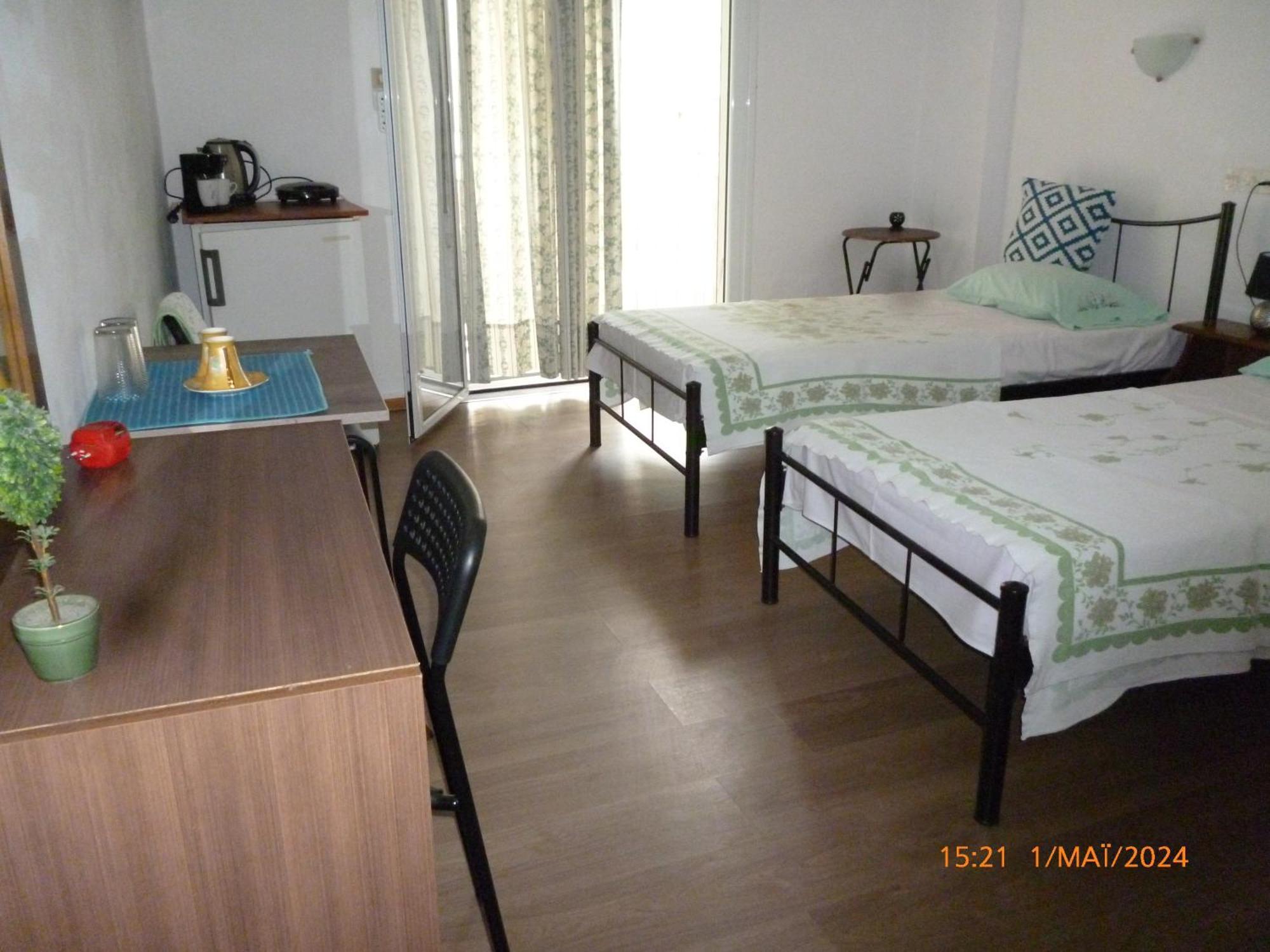 Nikos Hotel 2*