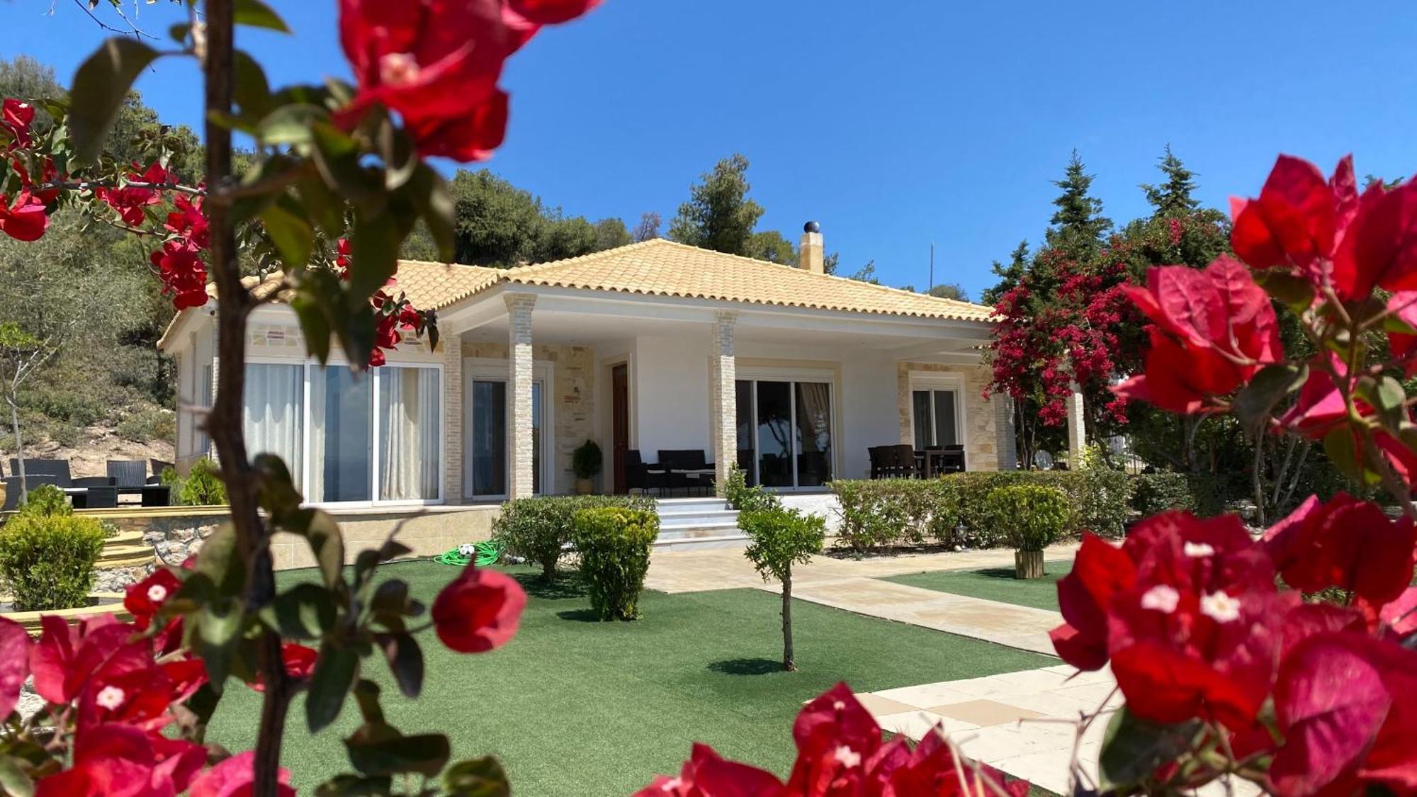 Christina Luxury * Vouliagmeni Lake