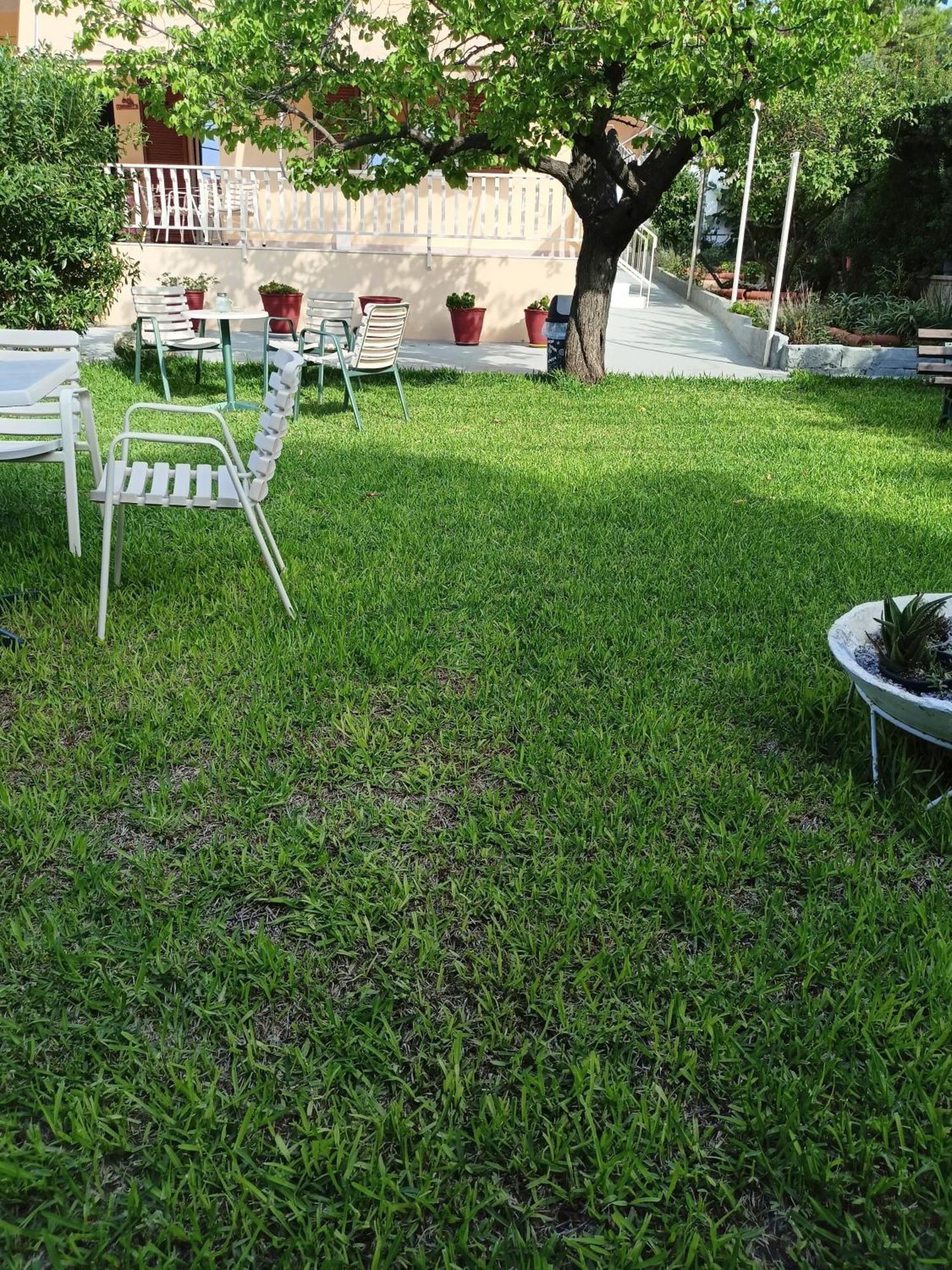 Aparthotel Finikas *