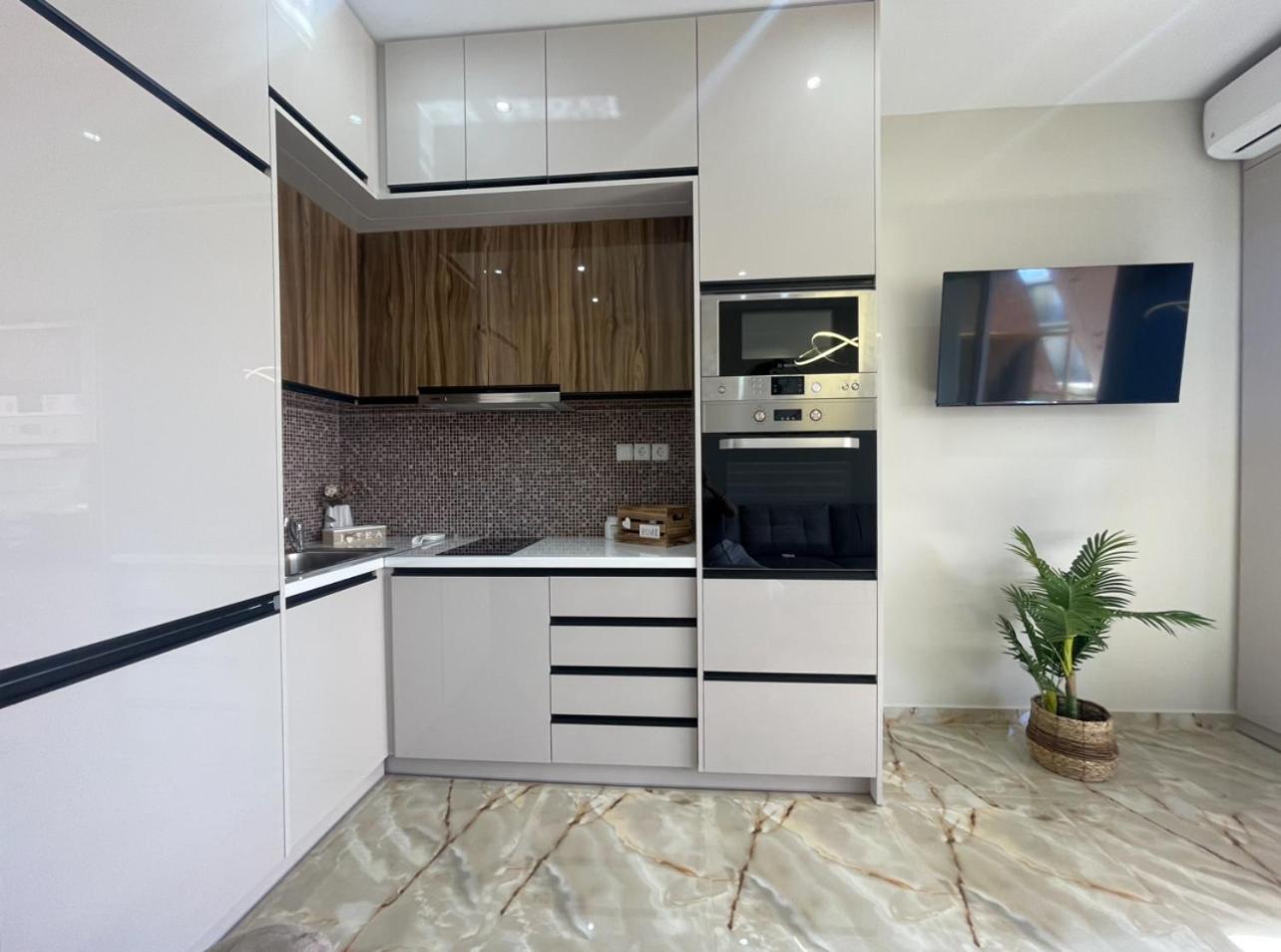 Agora Luxury 9