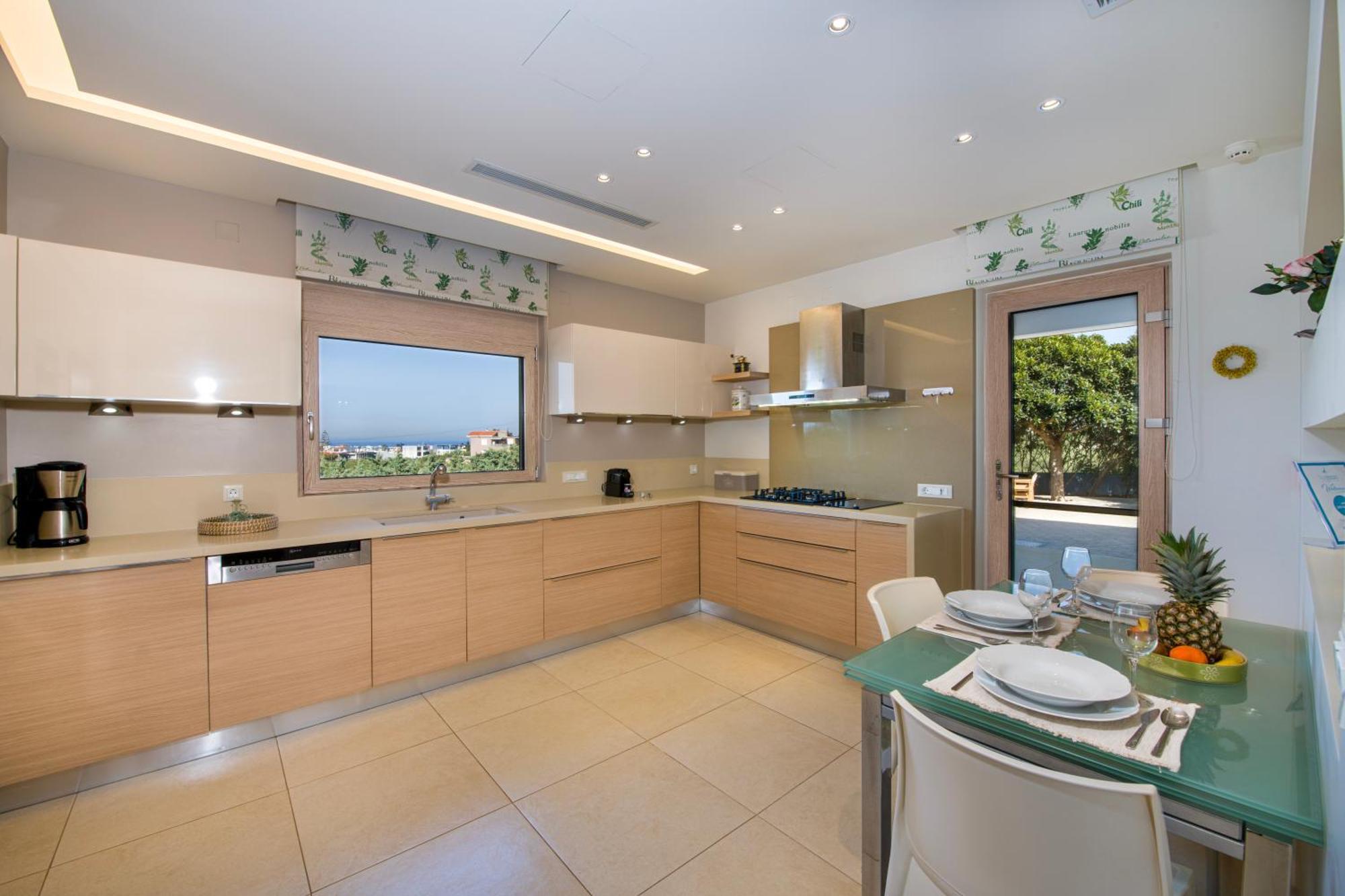 Four Seasons Private - Seaview - Big Heated Pool - Gym - Sport Activities