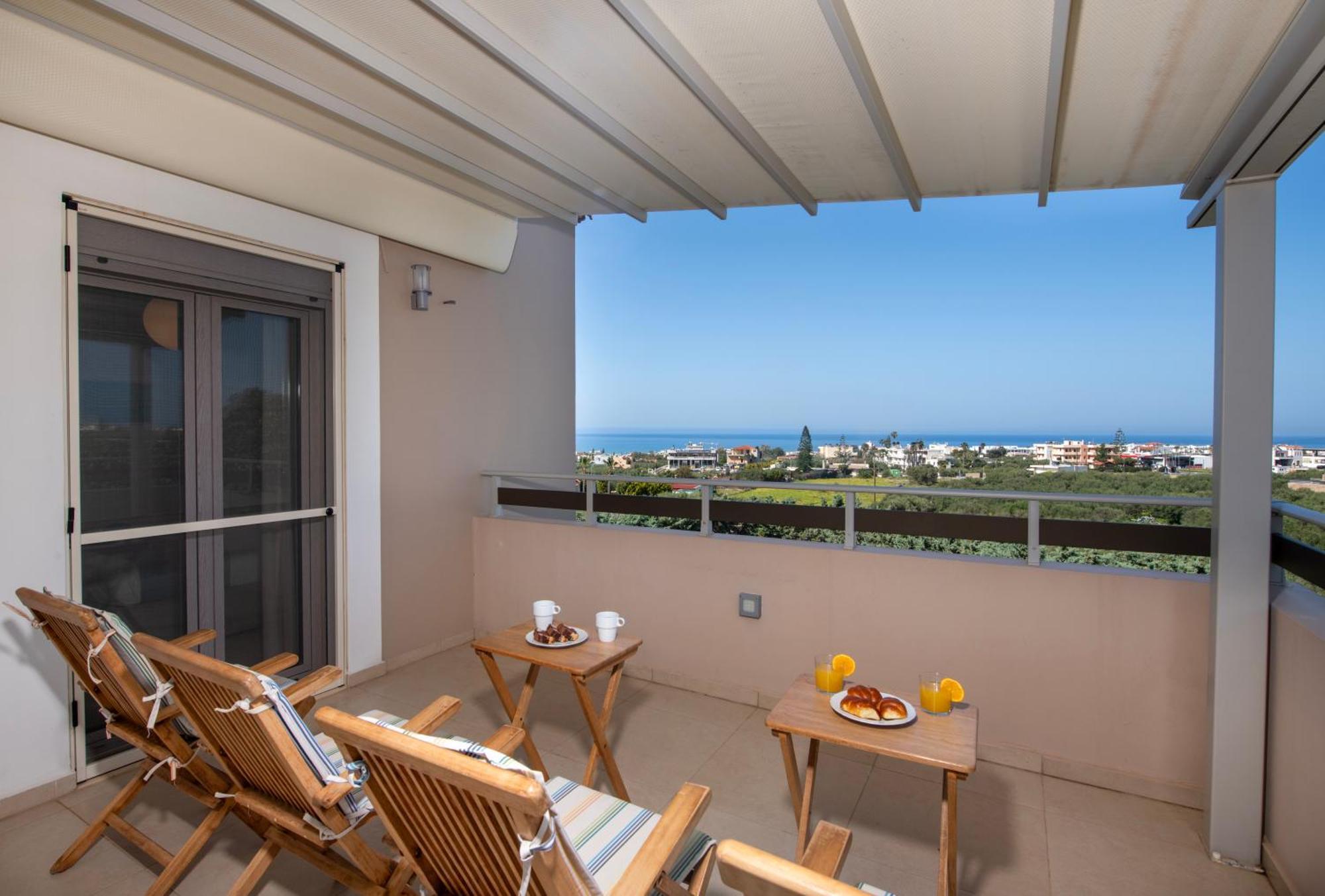 Four Seasons Private - Seaview - Big Heated Pool - Gym - Sport Activities *