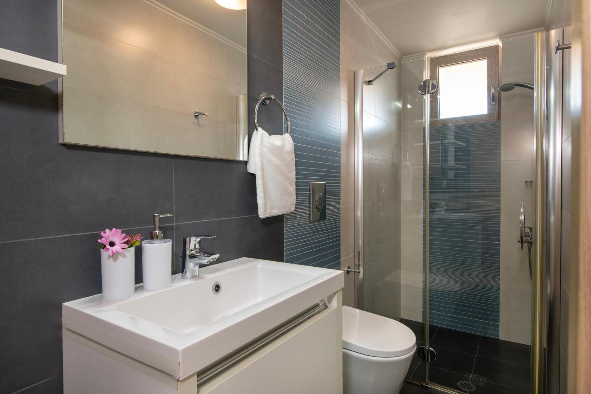 Four Seasons Private - Seaview - Big Heated Pool - Gym - Sport Activities *