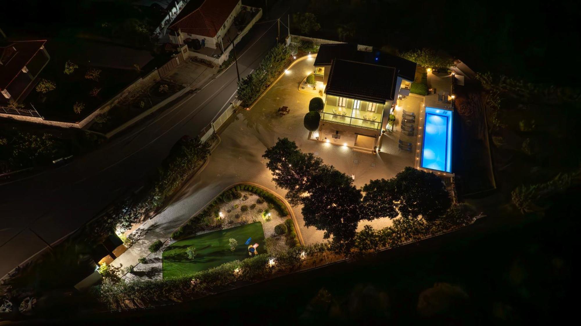 Four Seasons Private - Seaview - Big Heated Pool - Gym - Sport Activities *