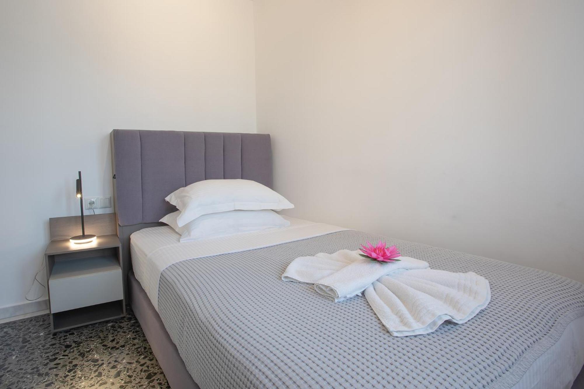 Aonia Luxurious Modern Boutique Apartment *