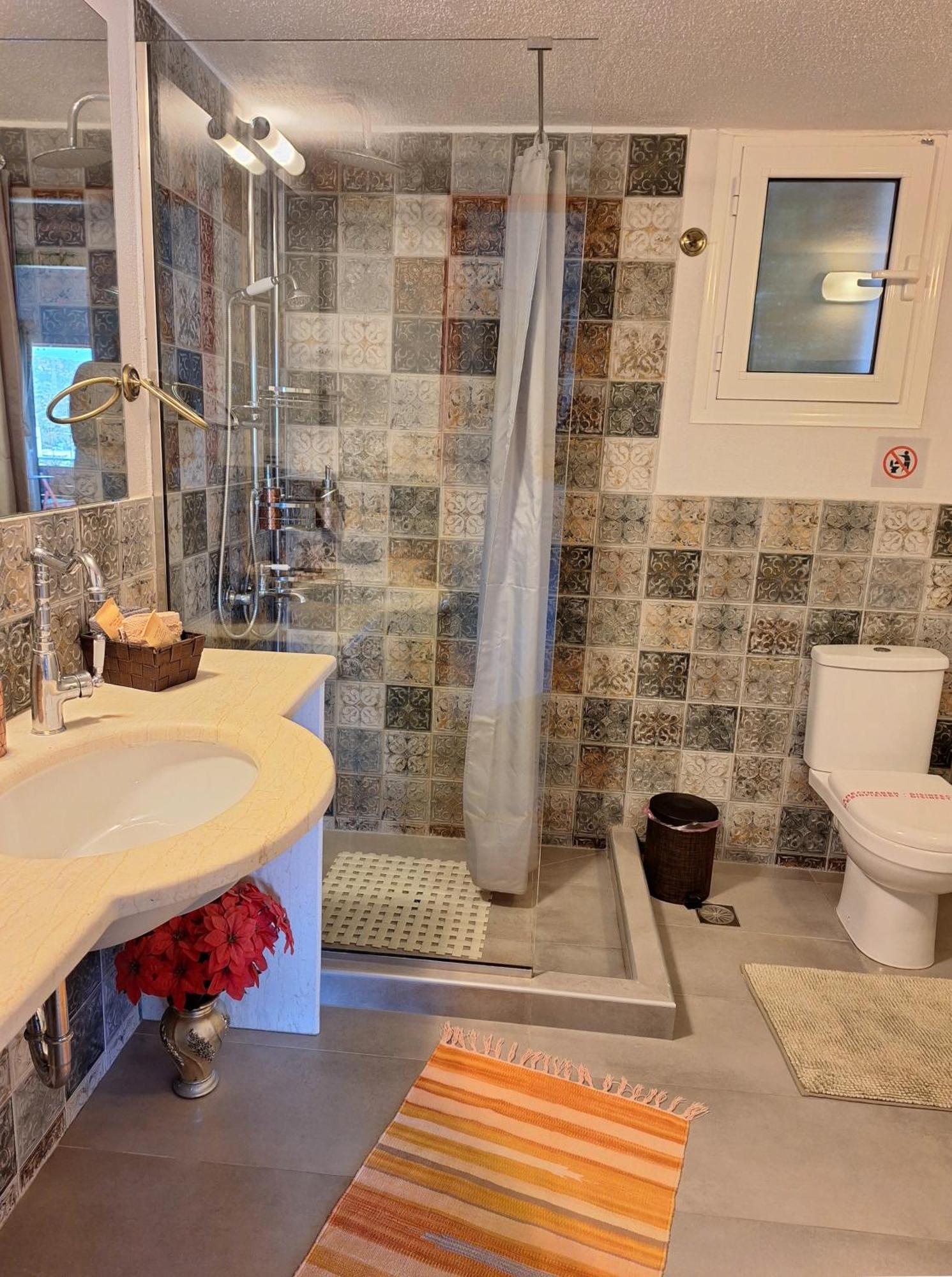 Allas, Guest Art Apartment