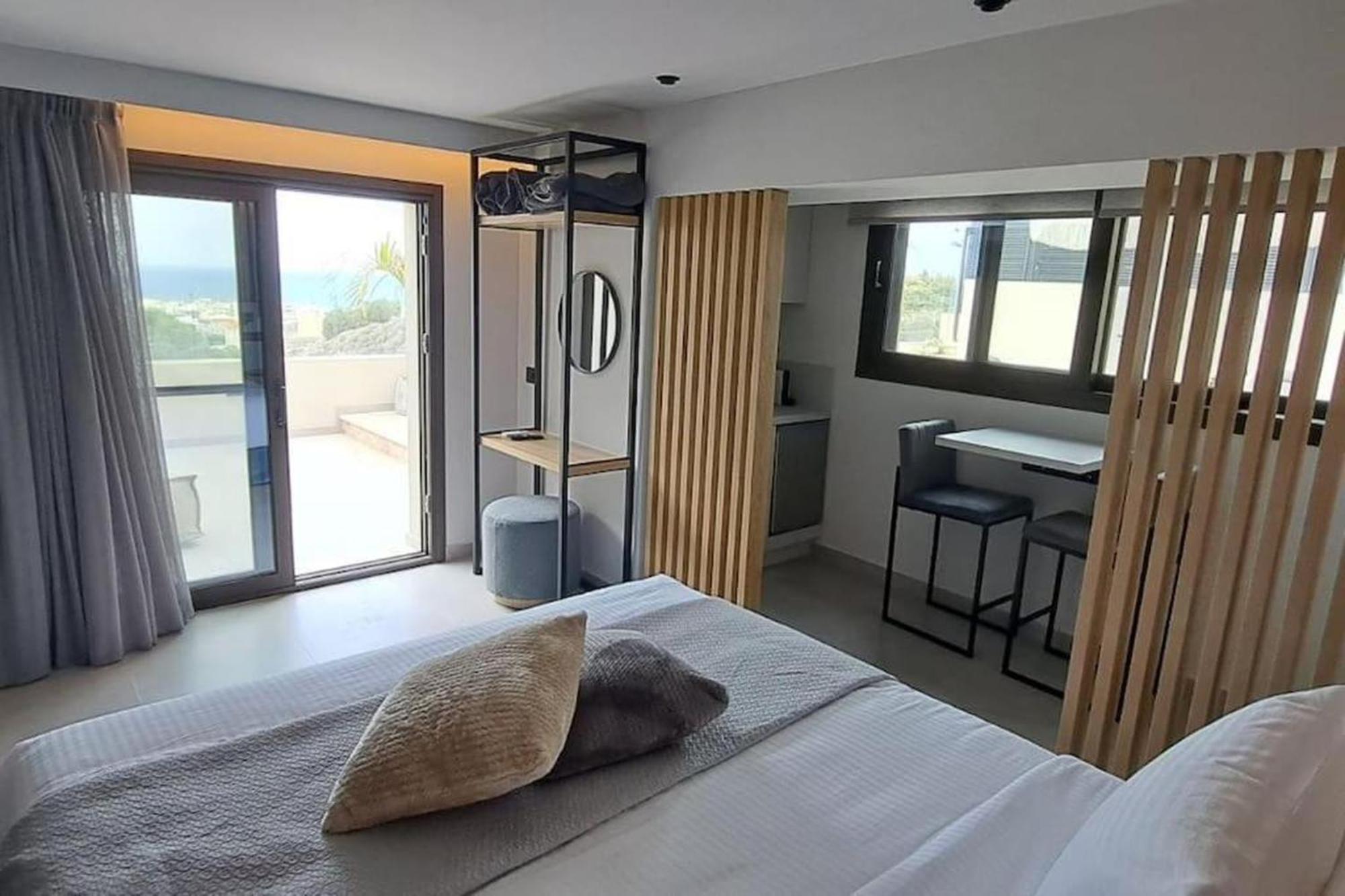 Orama Luxury 3 Bedrooms With Private Pool
