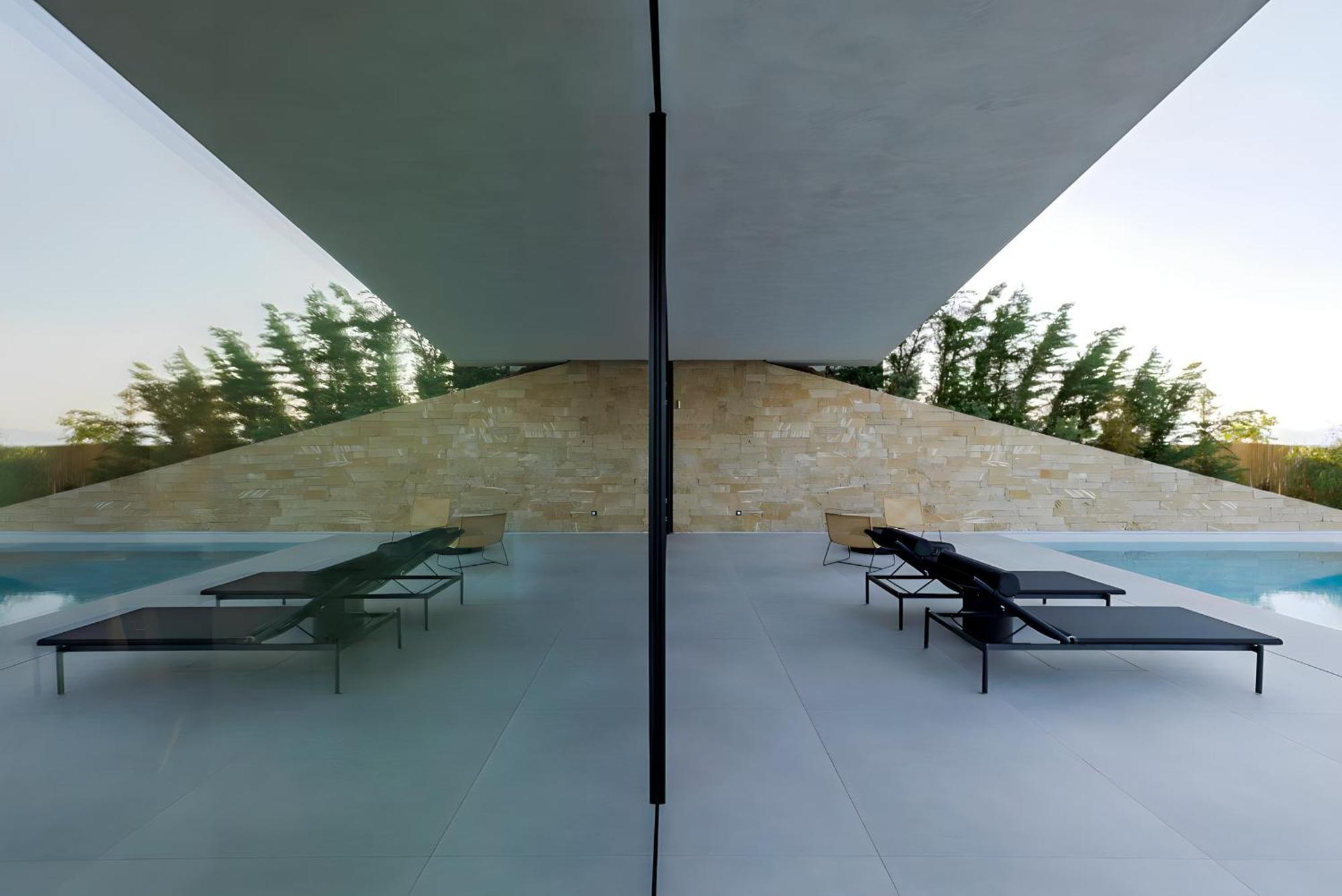 Villa Opsis Villas, A Waterfront & Architectural Retreat