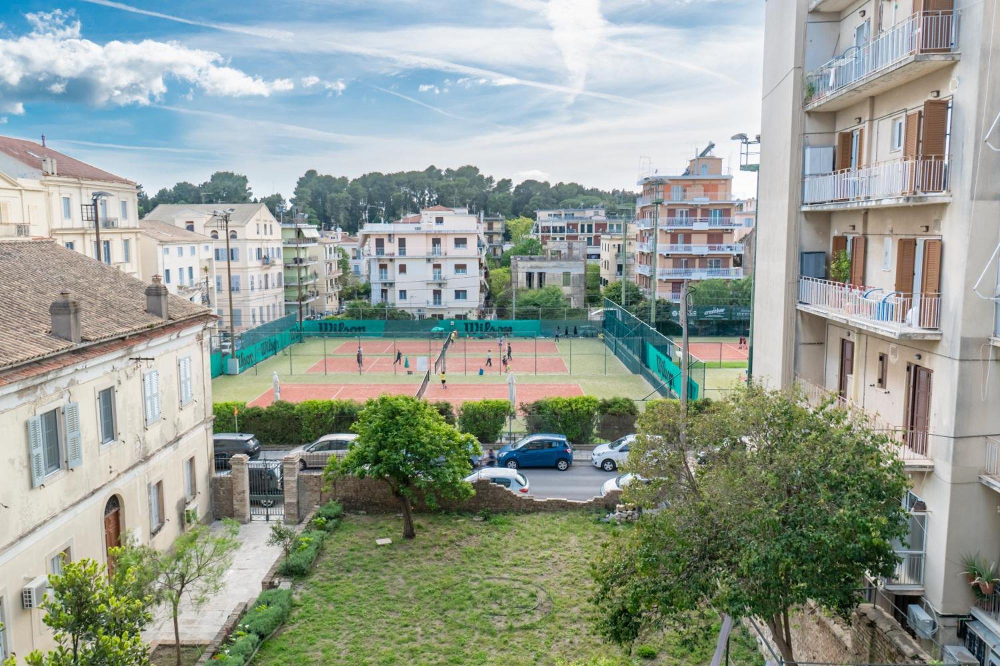 Apartment Tennis View