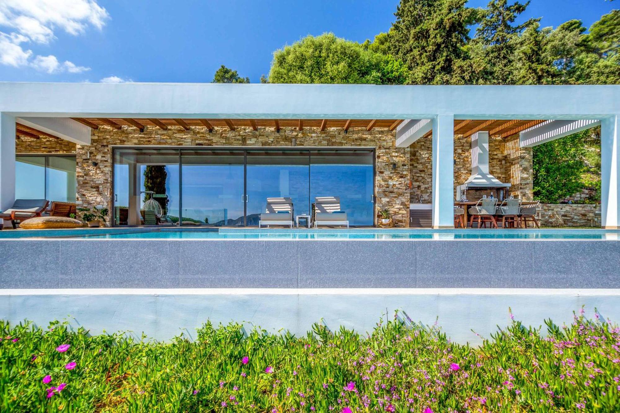 Alkyonides Wing Villa