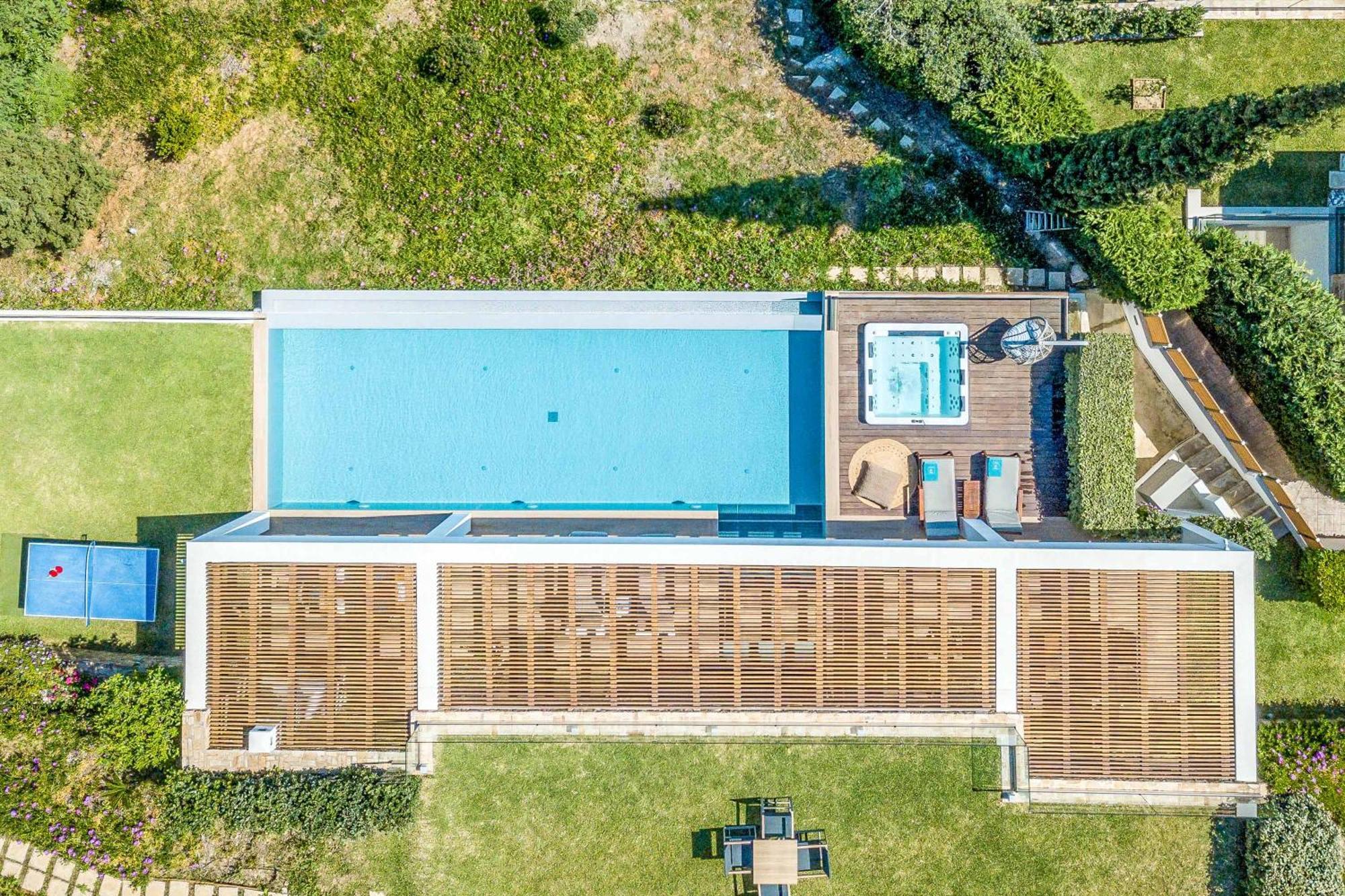 Alkyonides Wing Villa *