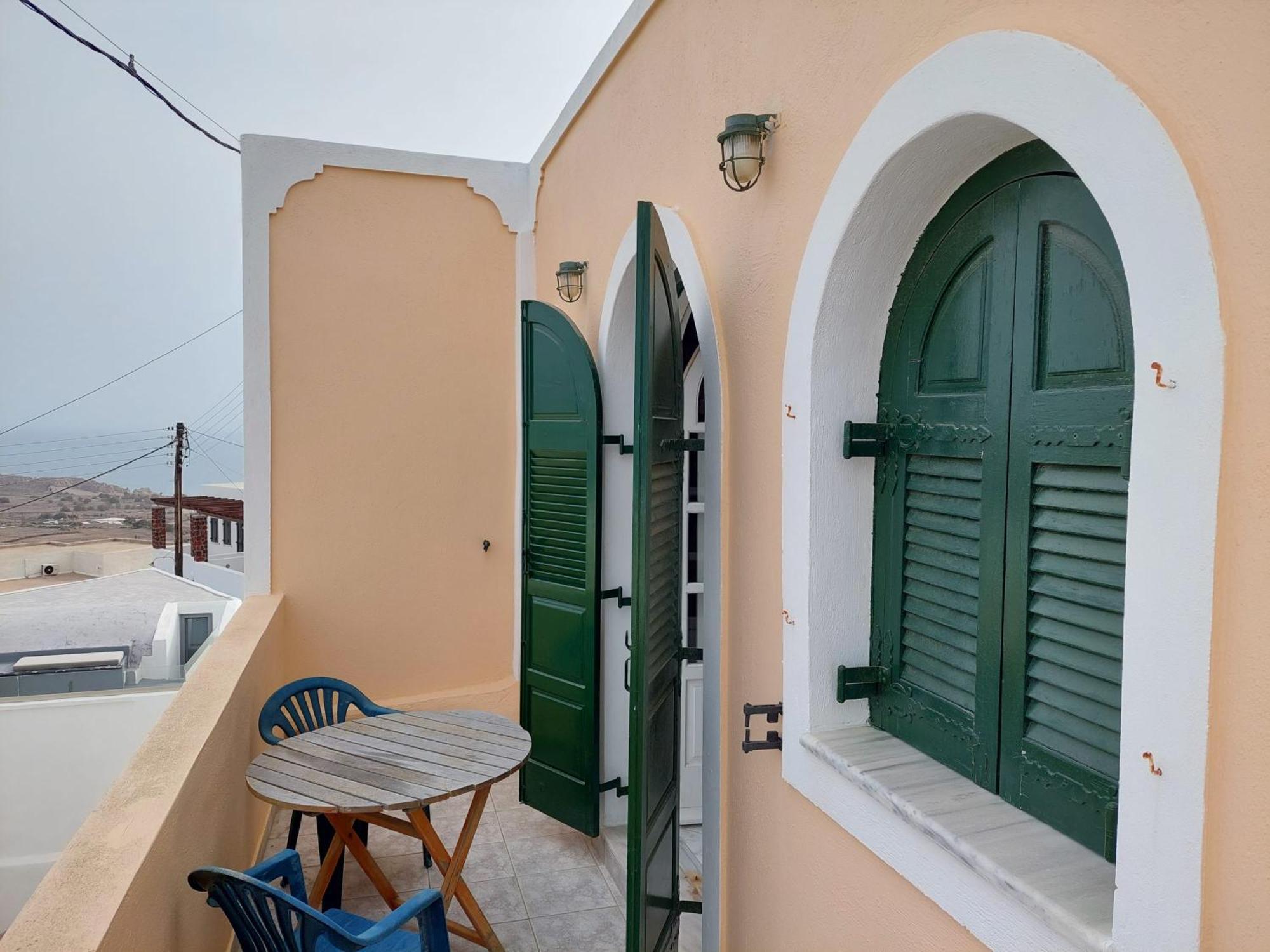 Akrotiri Cosy With Private Patio And Scenic View