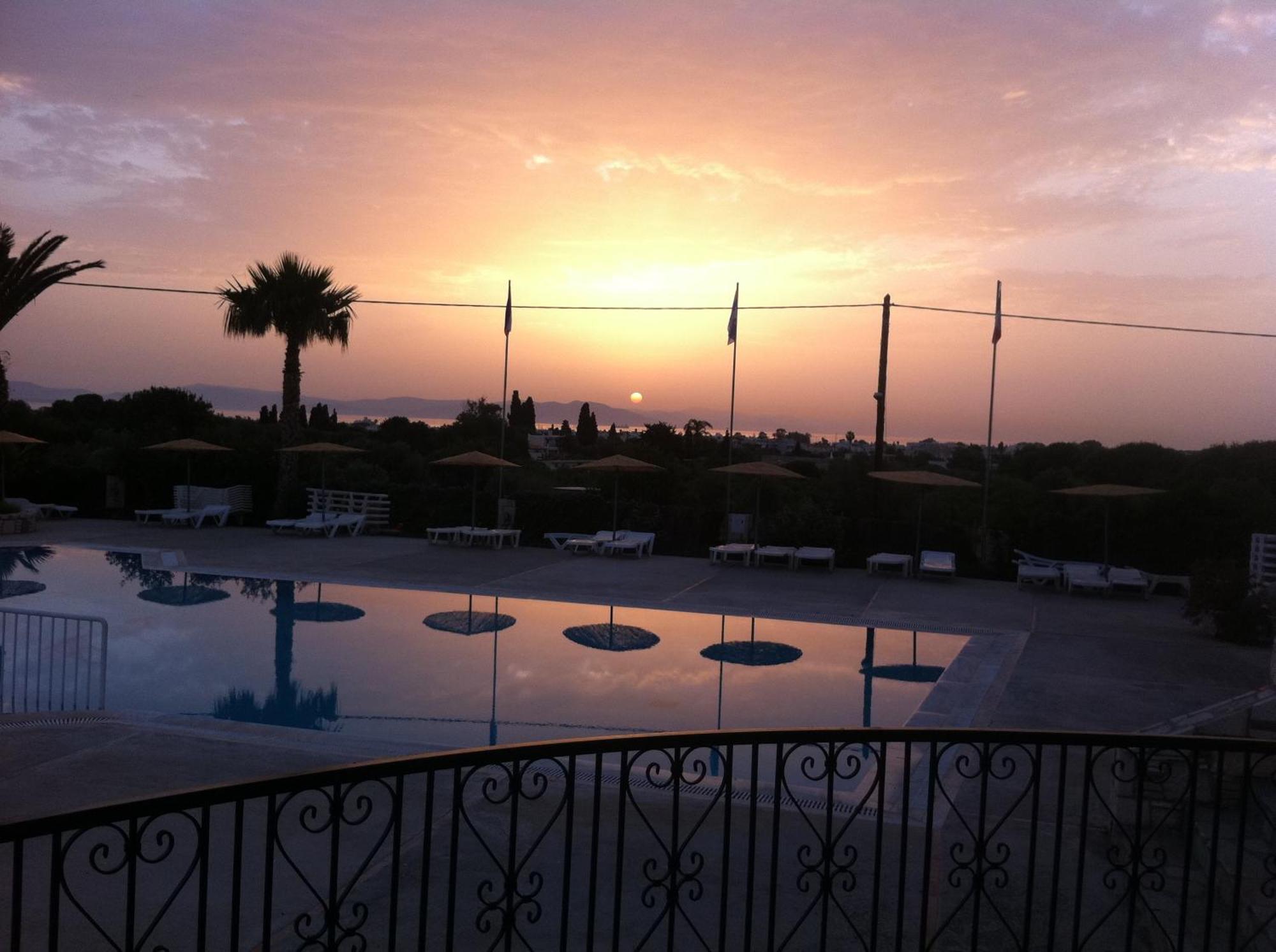 Aparthotel Ampavris Family 3*