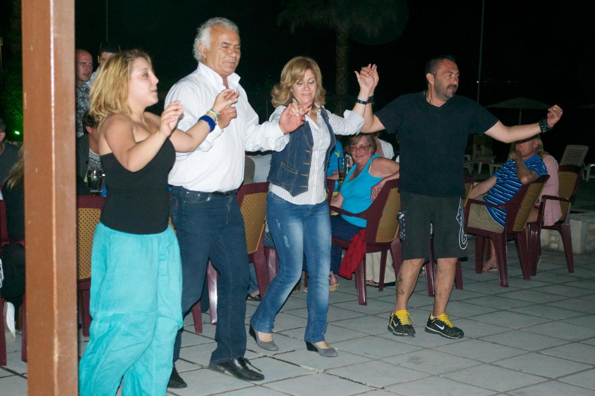 Ampavris Family Aparthotel 3*