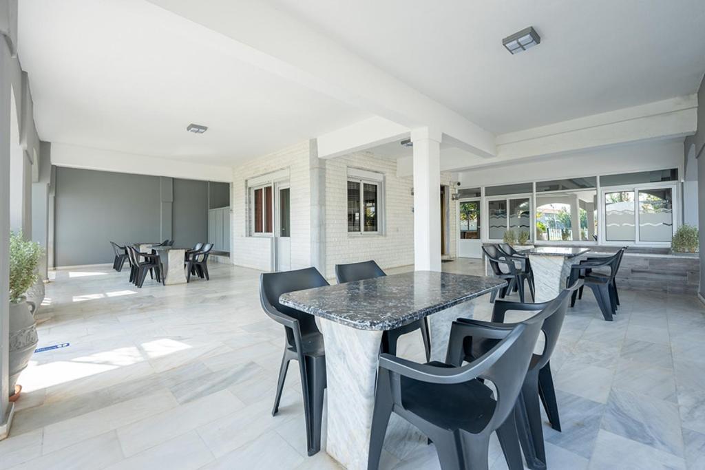 Dionisos Apartment *