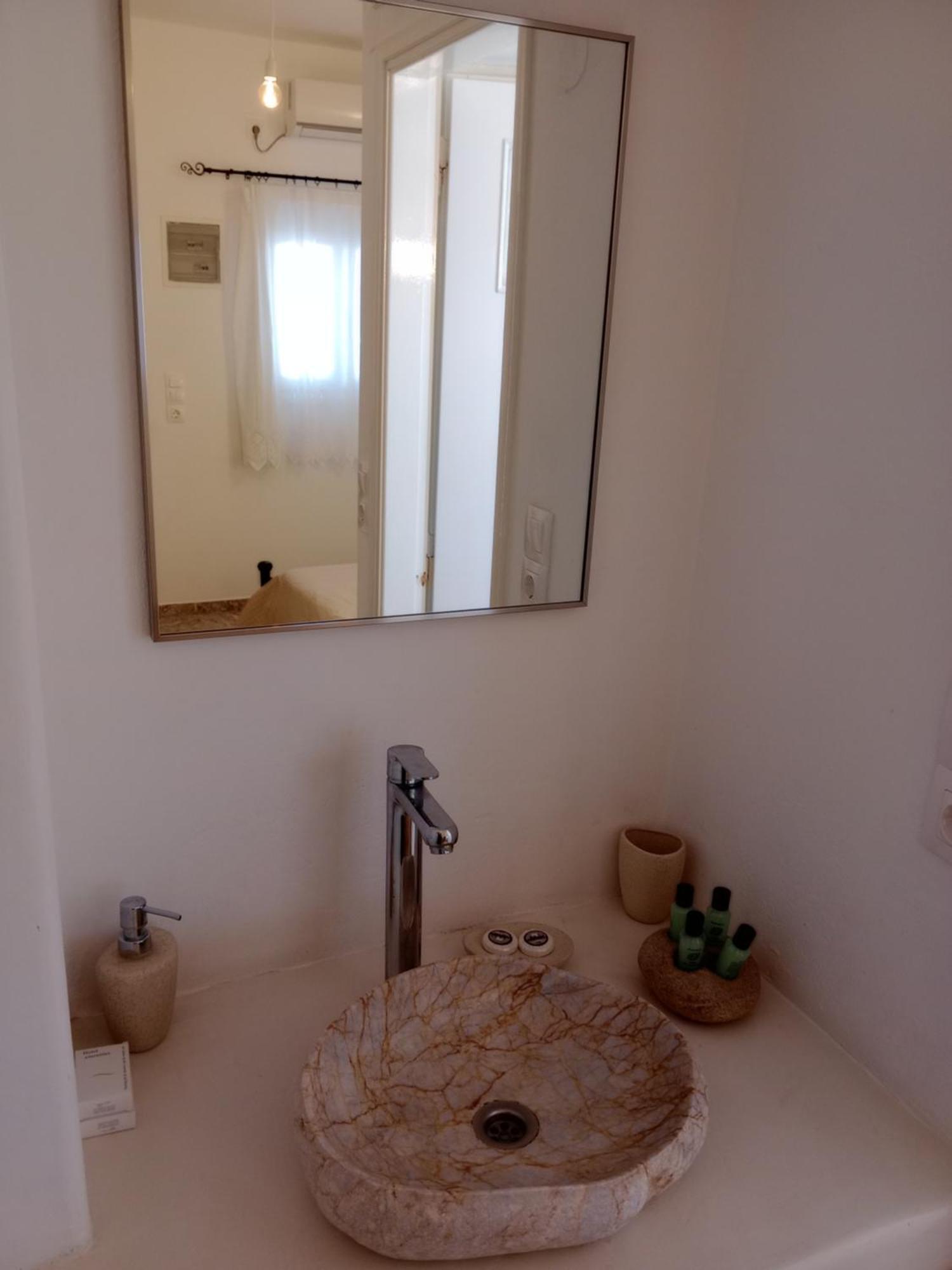 Meltemi Room's And Studios Apartment Anafi