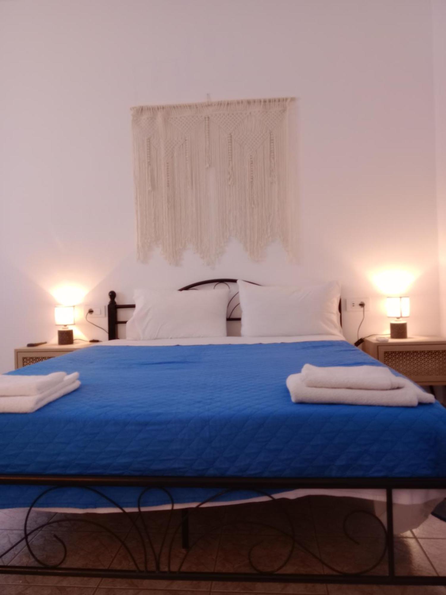 Meltemi Room's And Studios Apartment