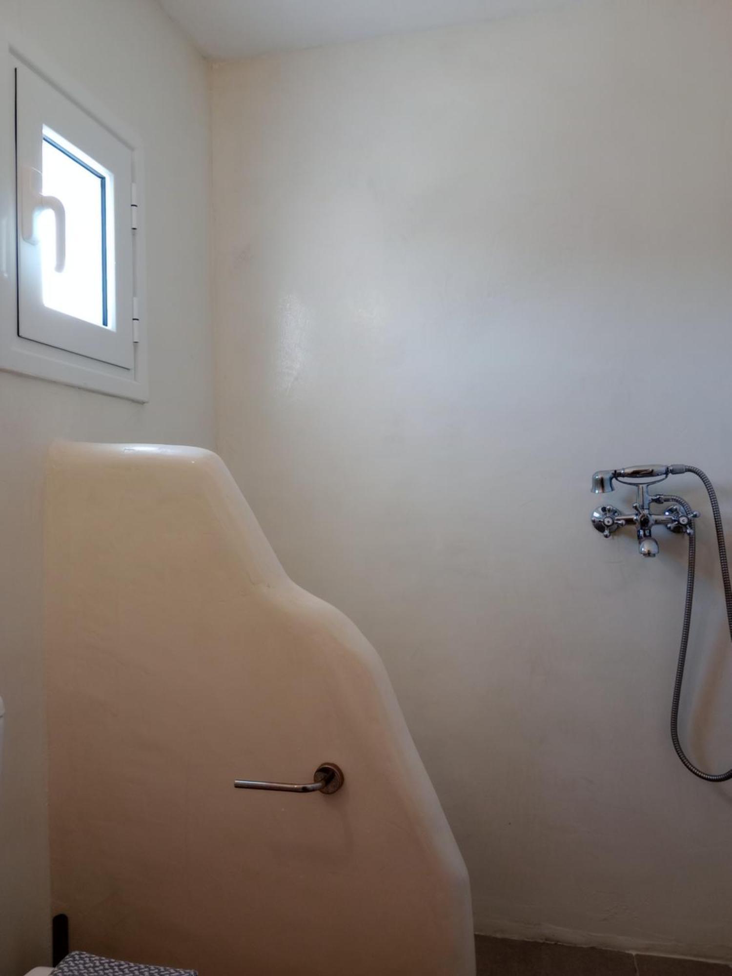 Meltemi Room's And Studios Apartment