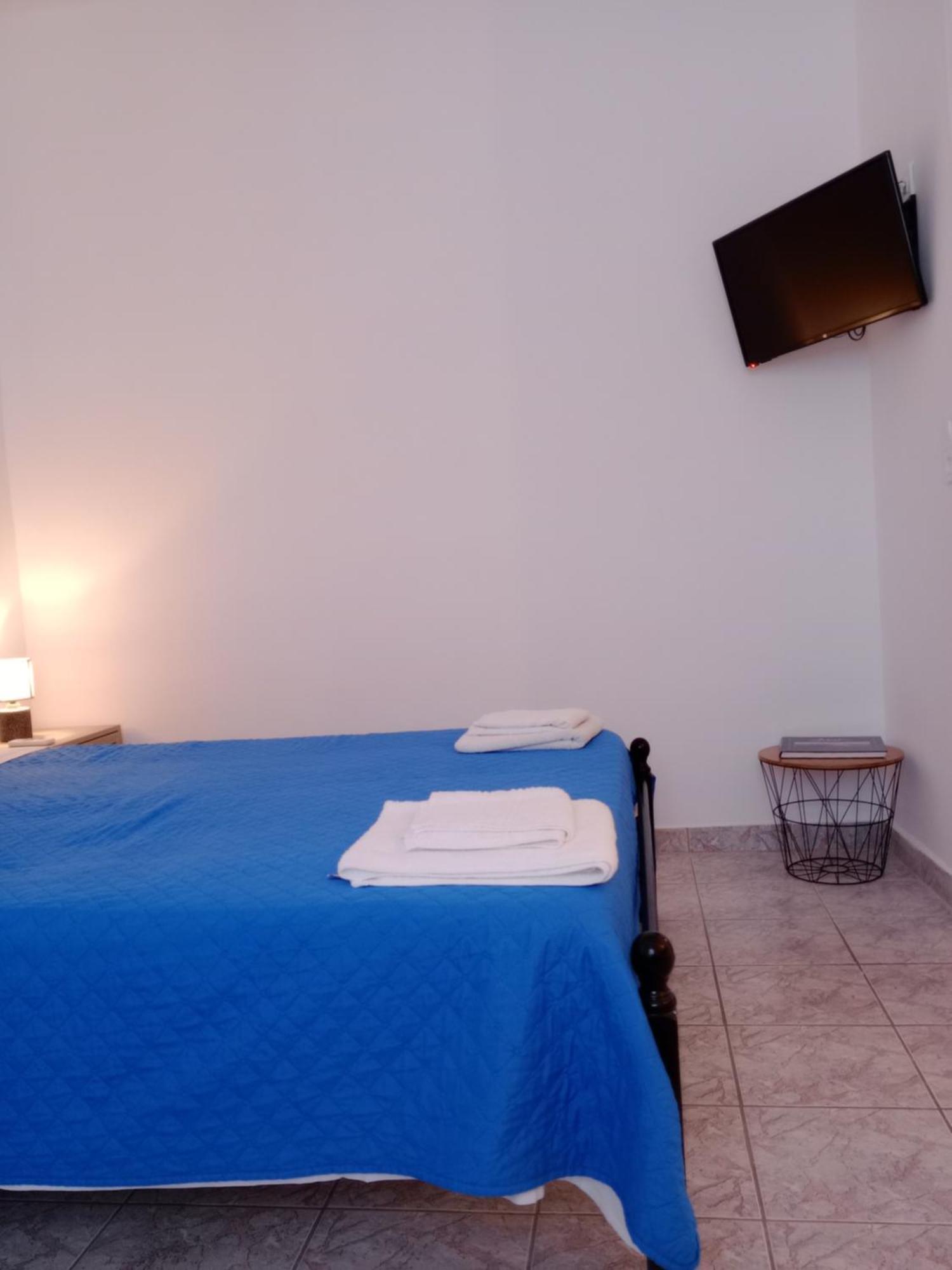 Meltemi Room's And Studios Apartment