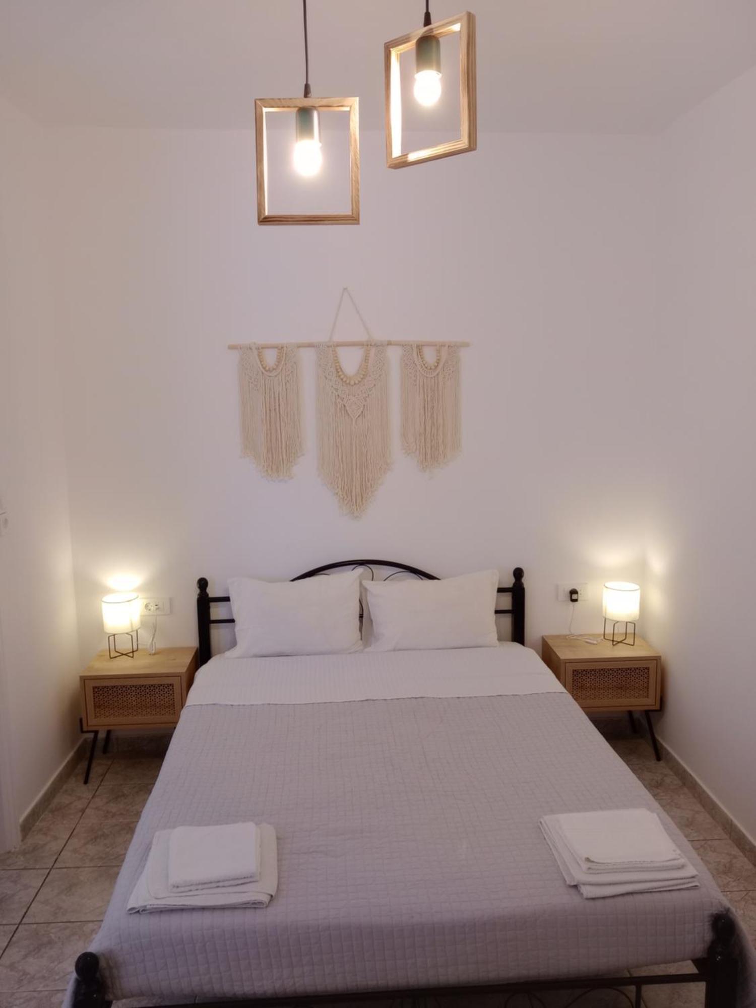 Meltemi Room's And Studios Apartment *