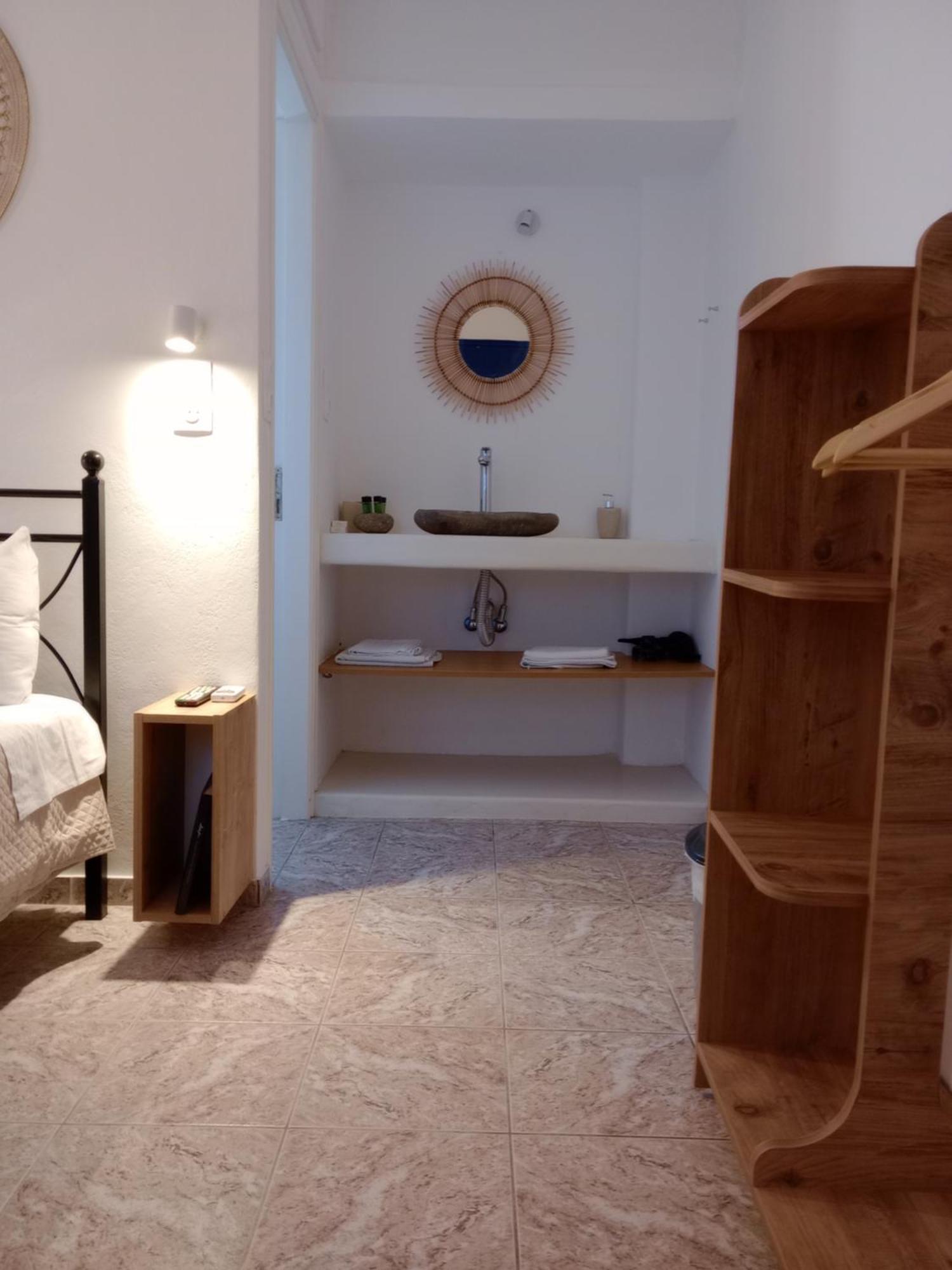 Meltemi Room's And Studios Apartment Anafi