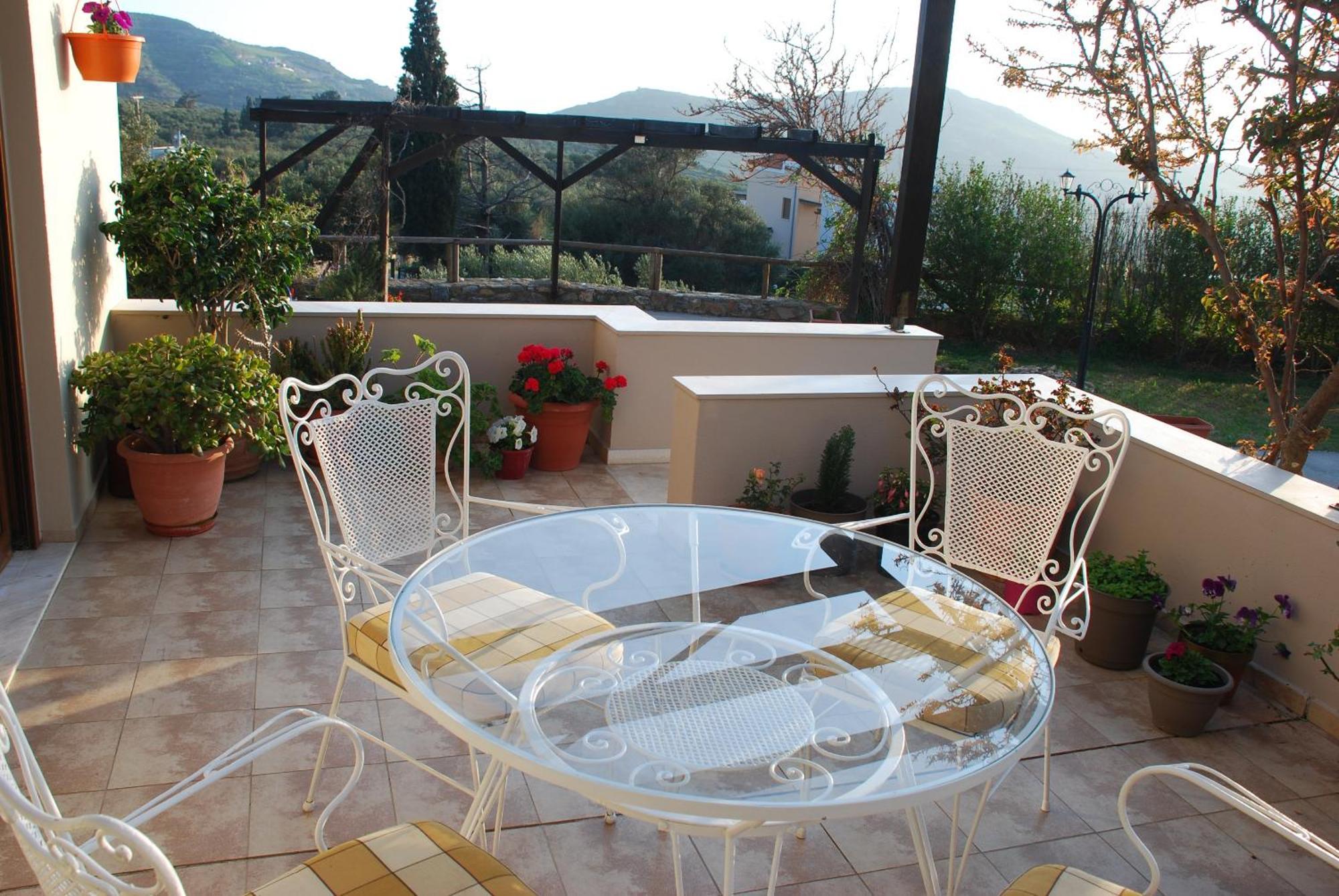 With A Pool In Lefkogia *