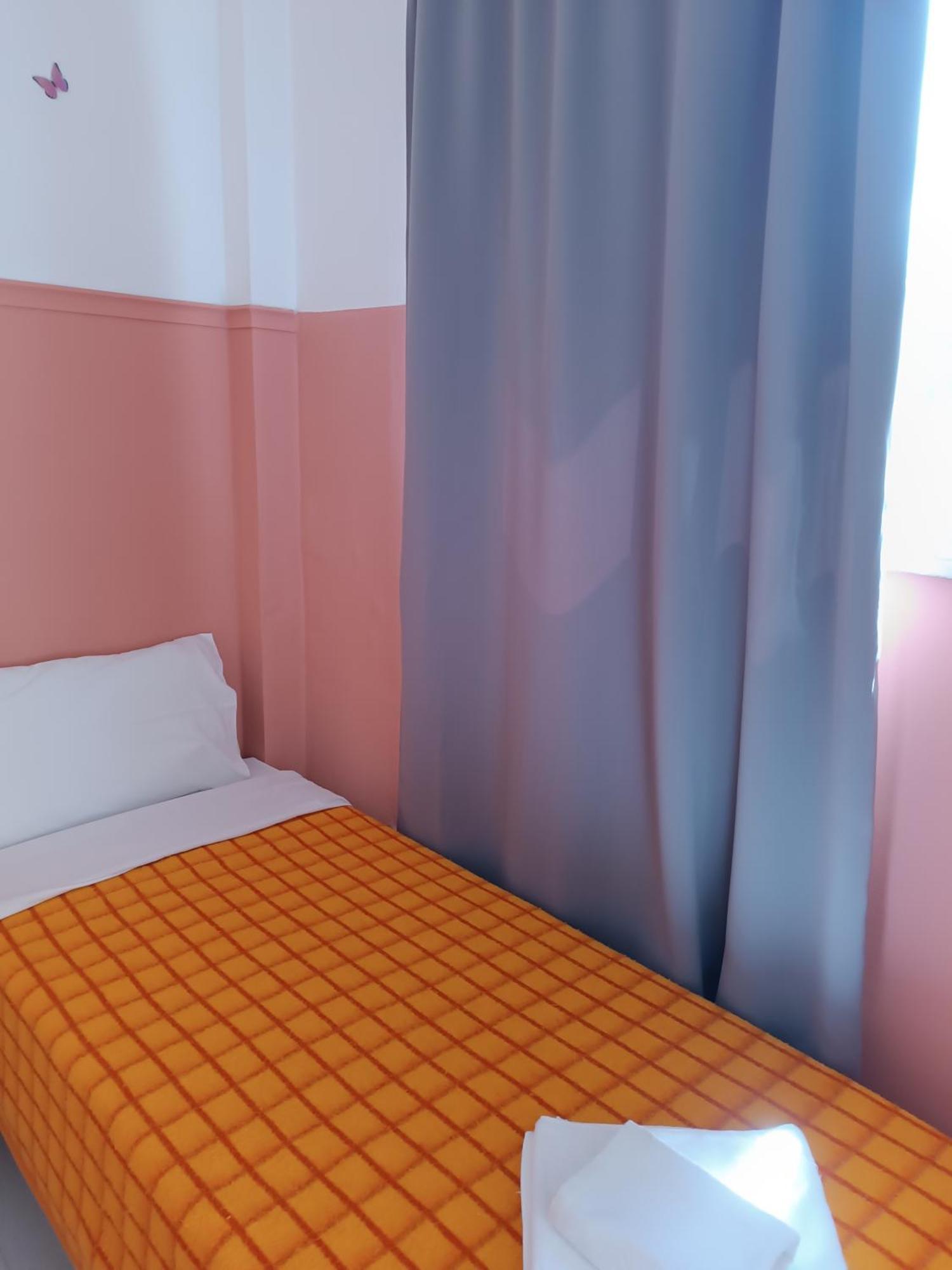 Golden Hotel 2*