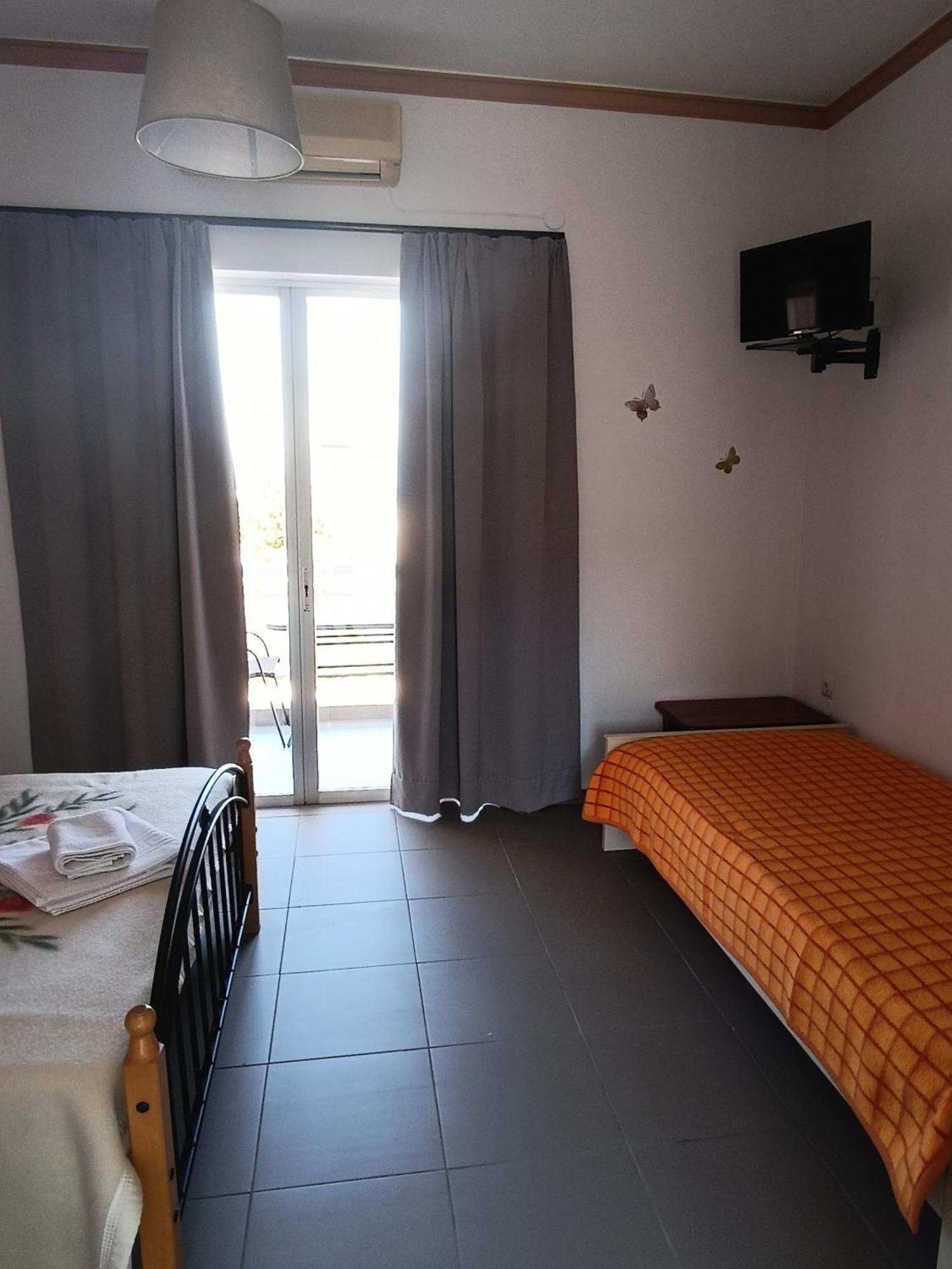 Golden Hotel 2*