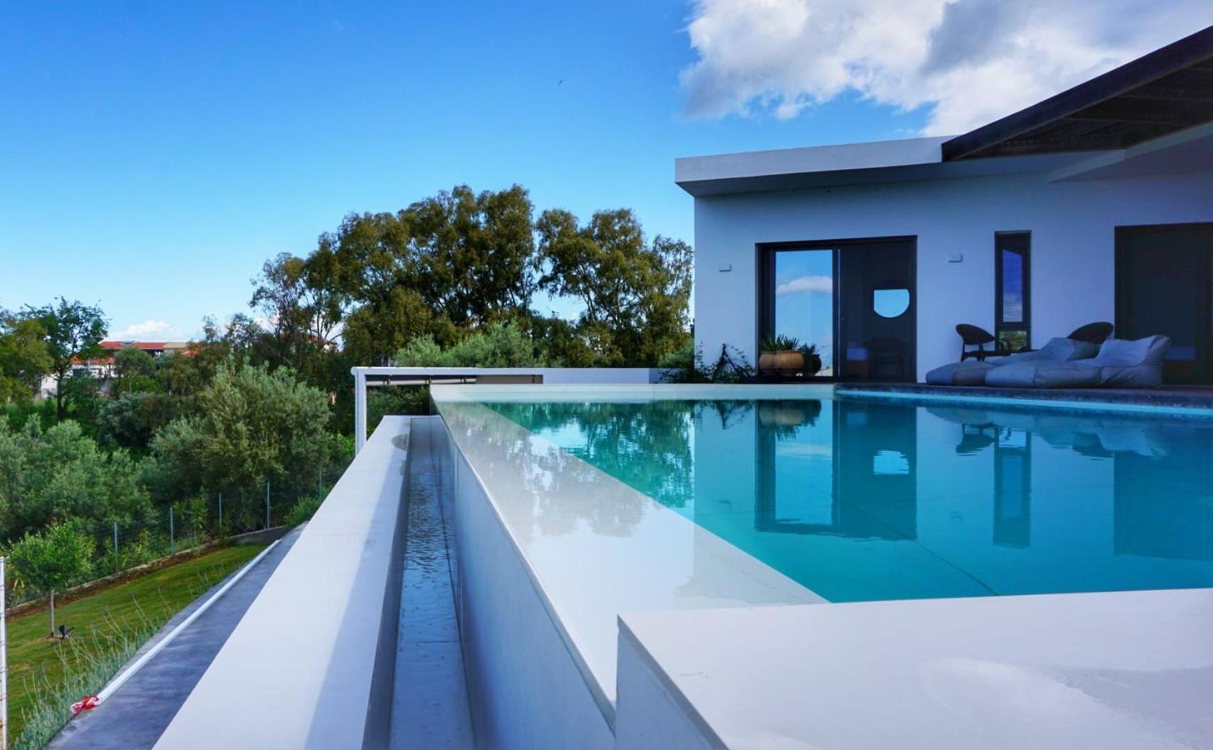 Zaverda - Tranquil Haven: Luxury With Private Pool Palairos